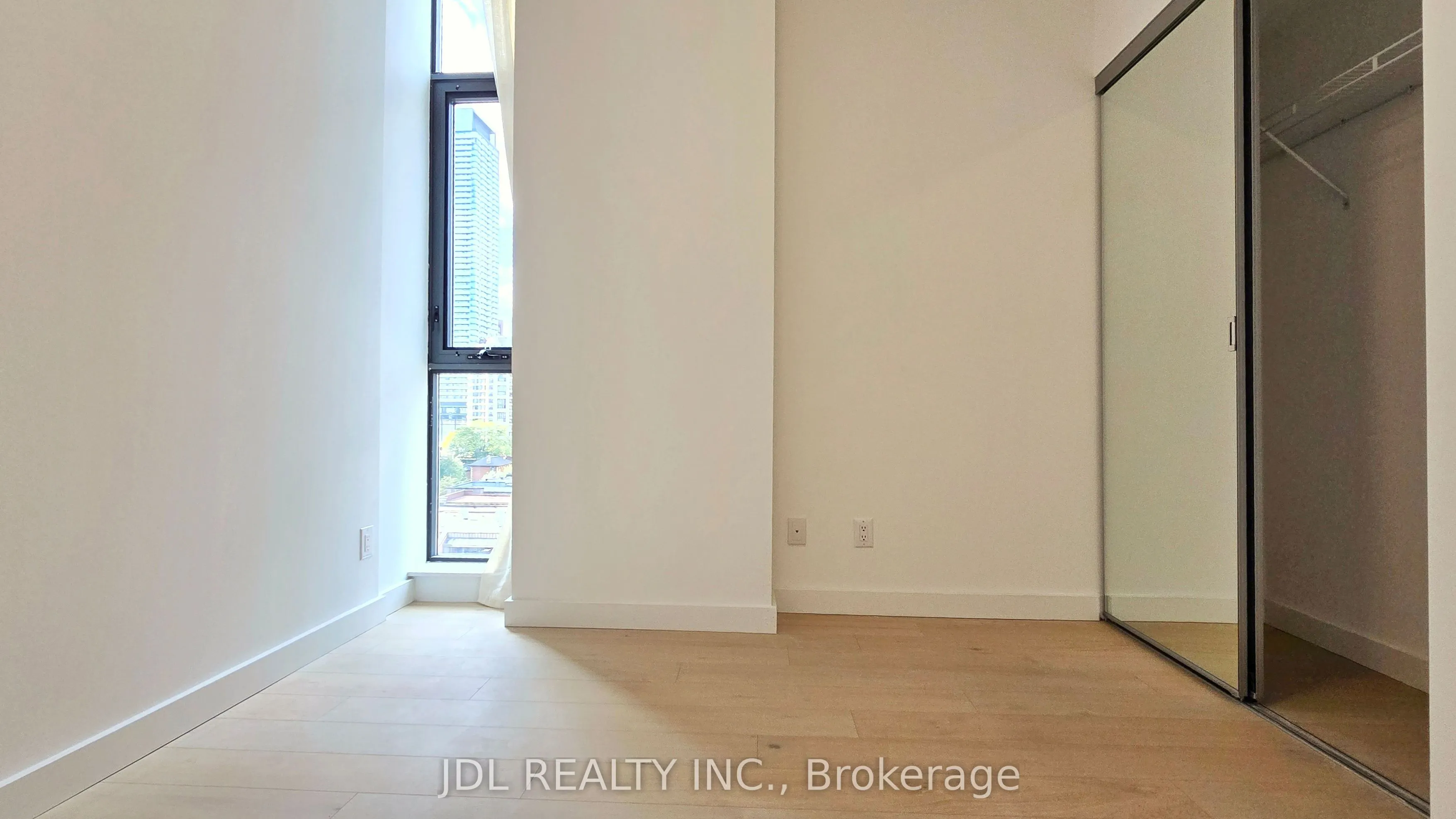 81 Wellesley Street E, #803