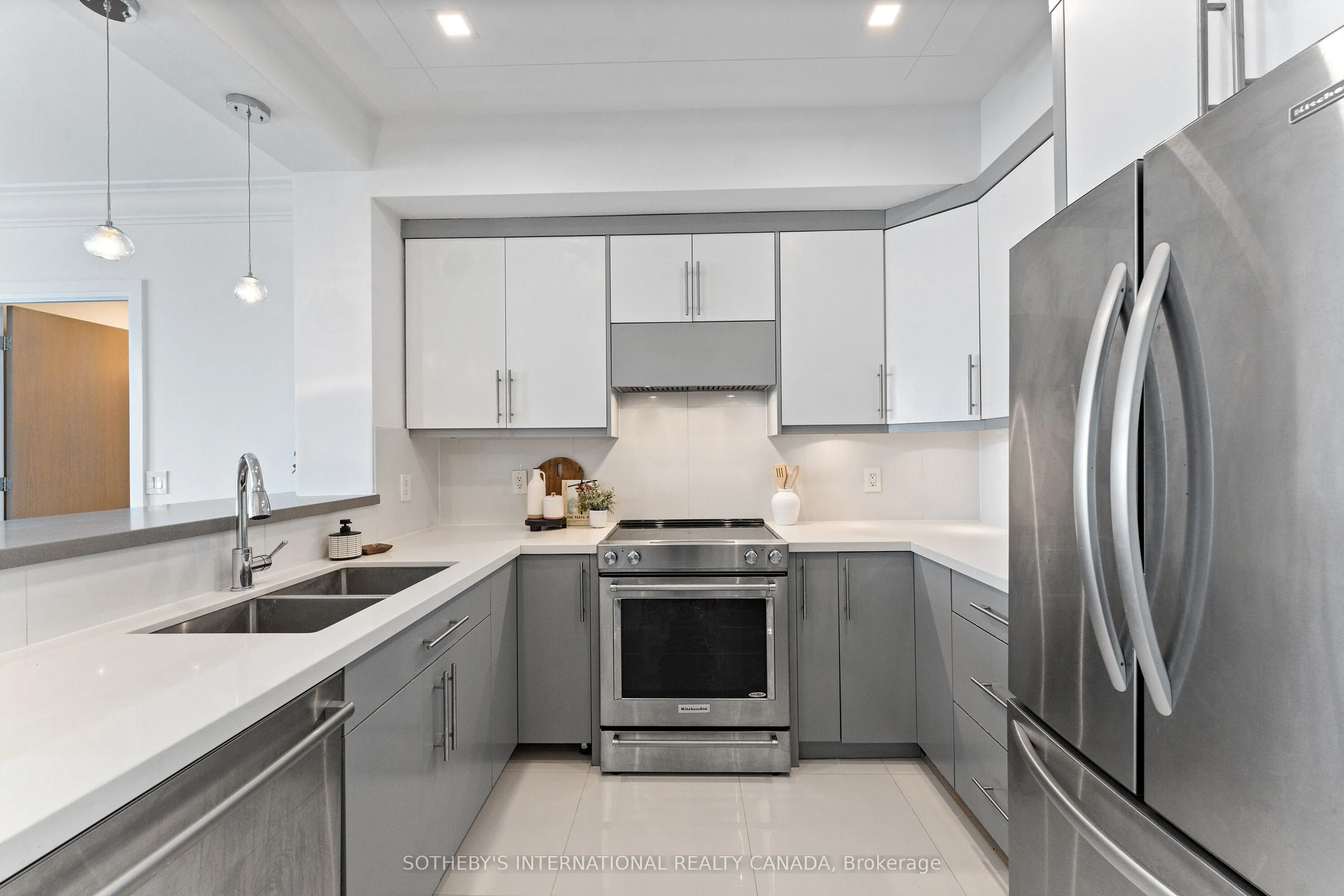438 Richmond Street W, #1406