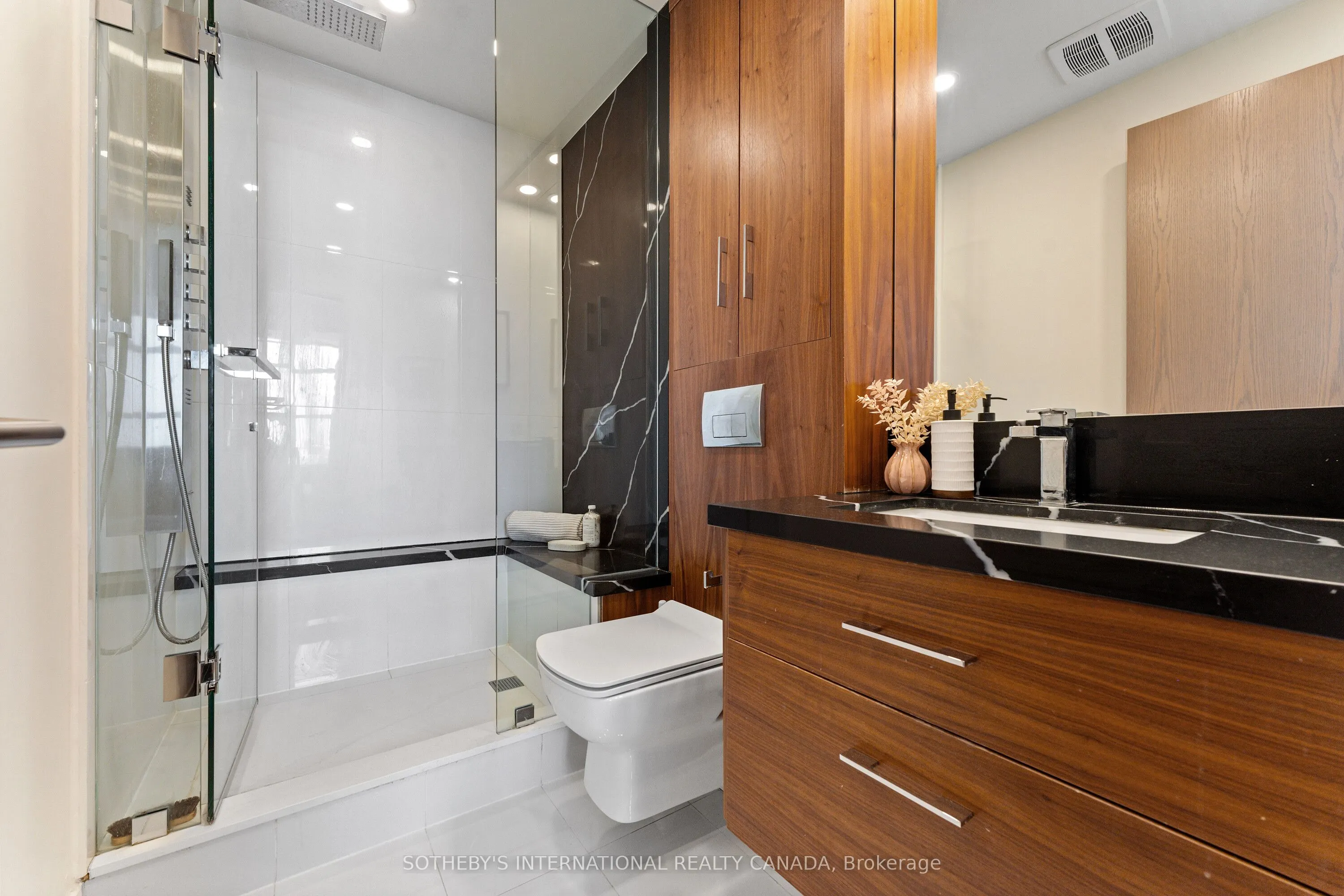 438 Richmond Street W, #1406