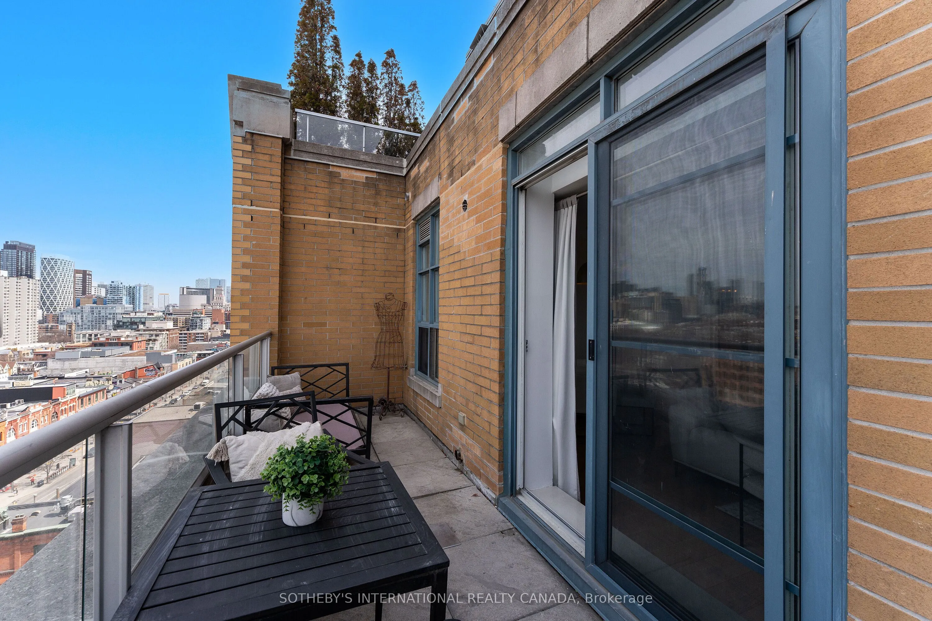 438 Richmond Street W, #1406