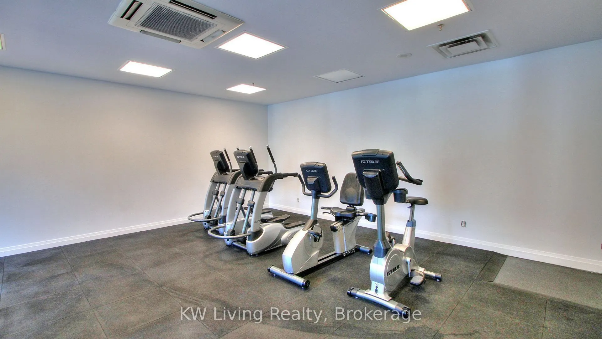 51 Lower Simcoe Street, #526