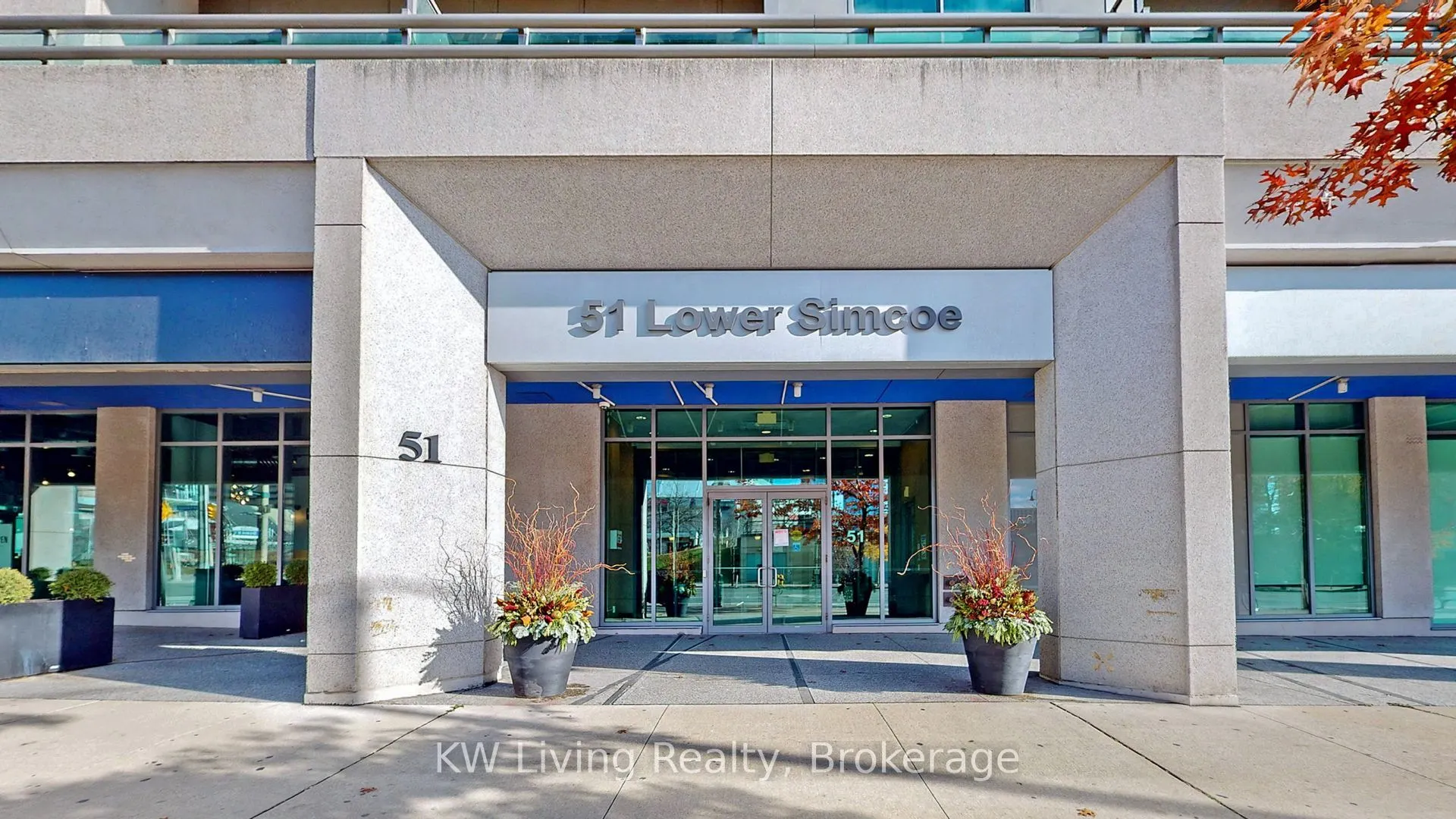 51 Lower Simcoe Street, #526