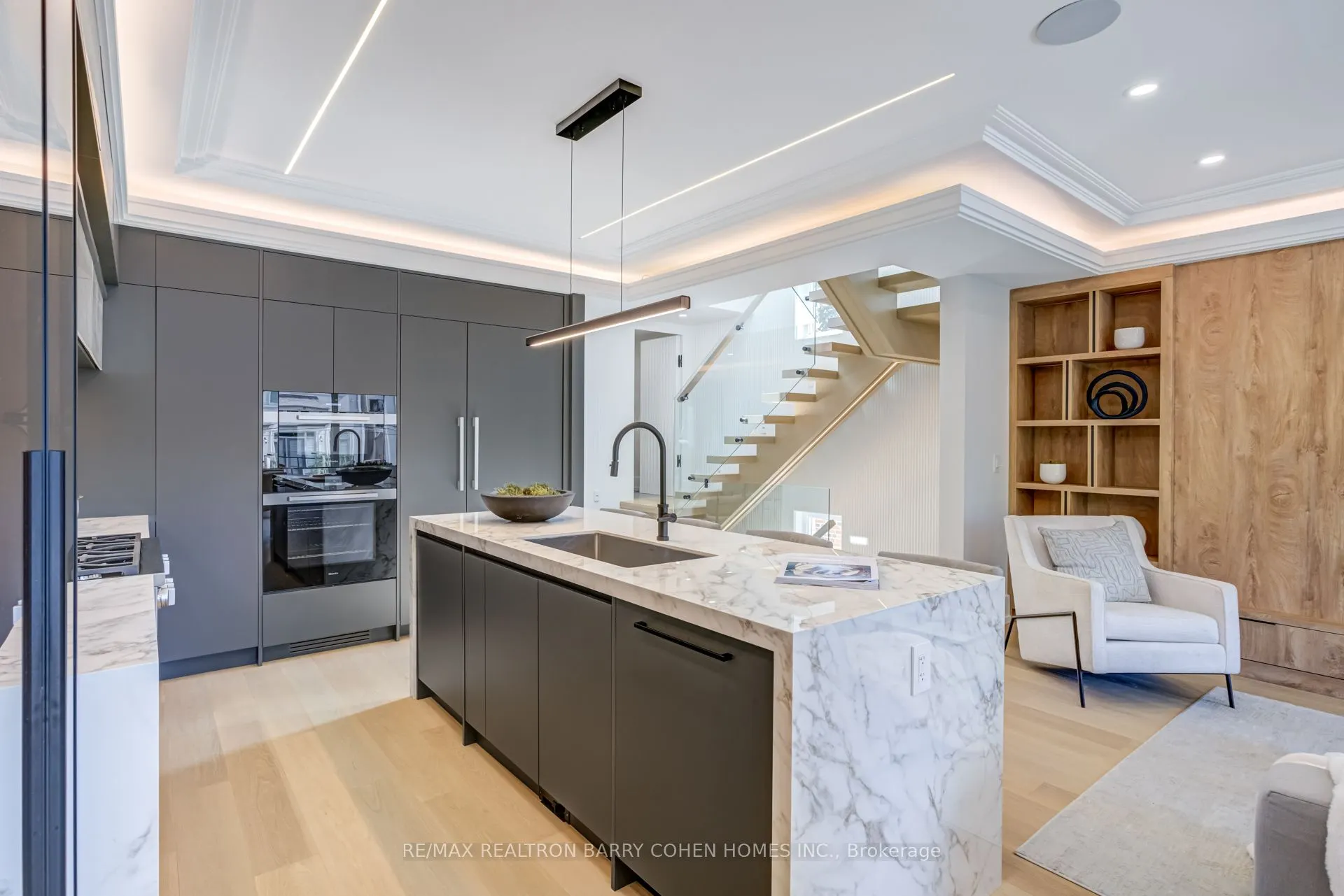 594 Broadway Avenue