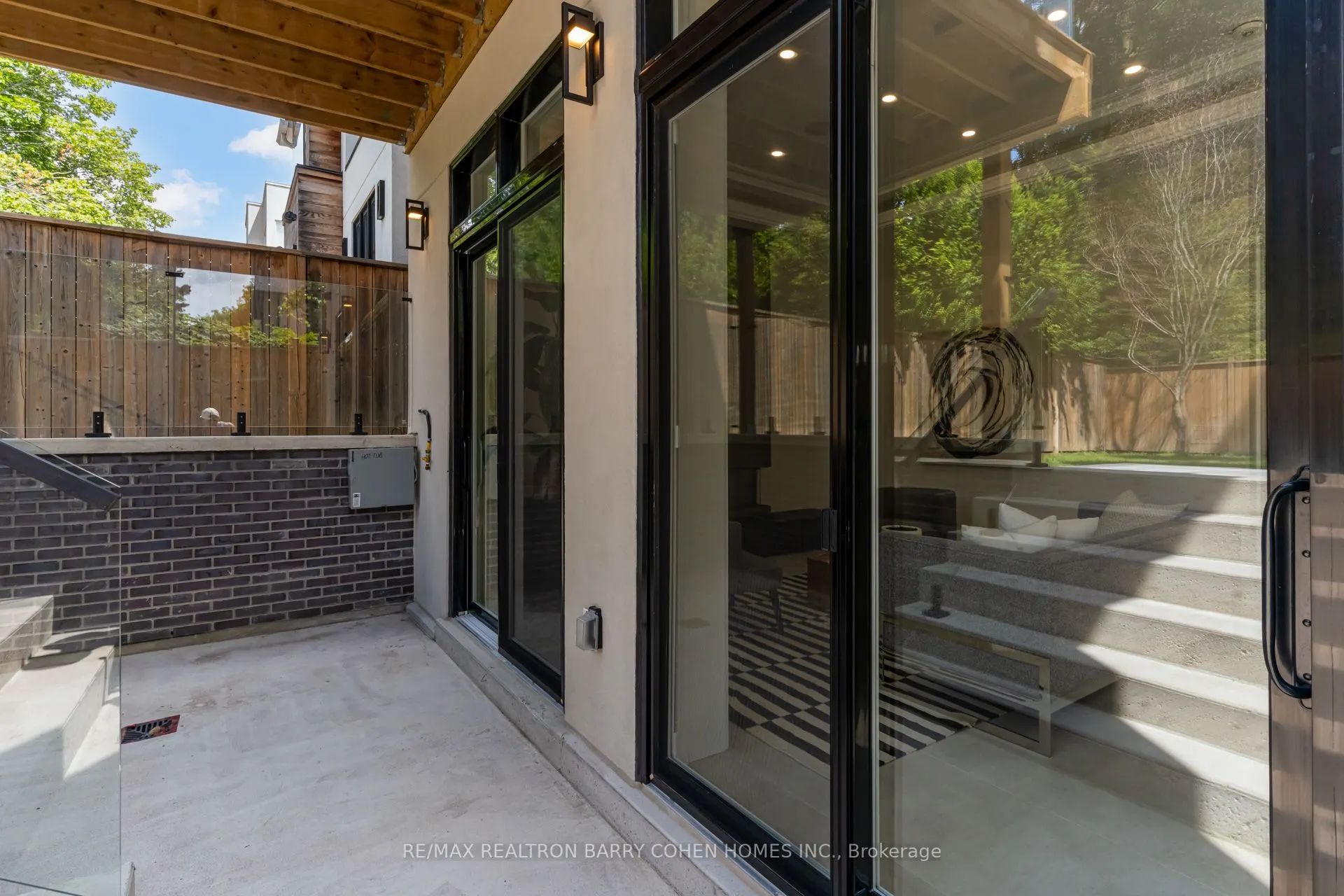 594 Broadway Avenue