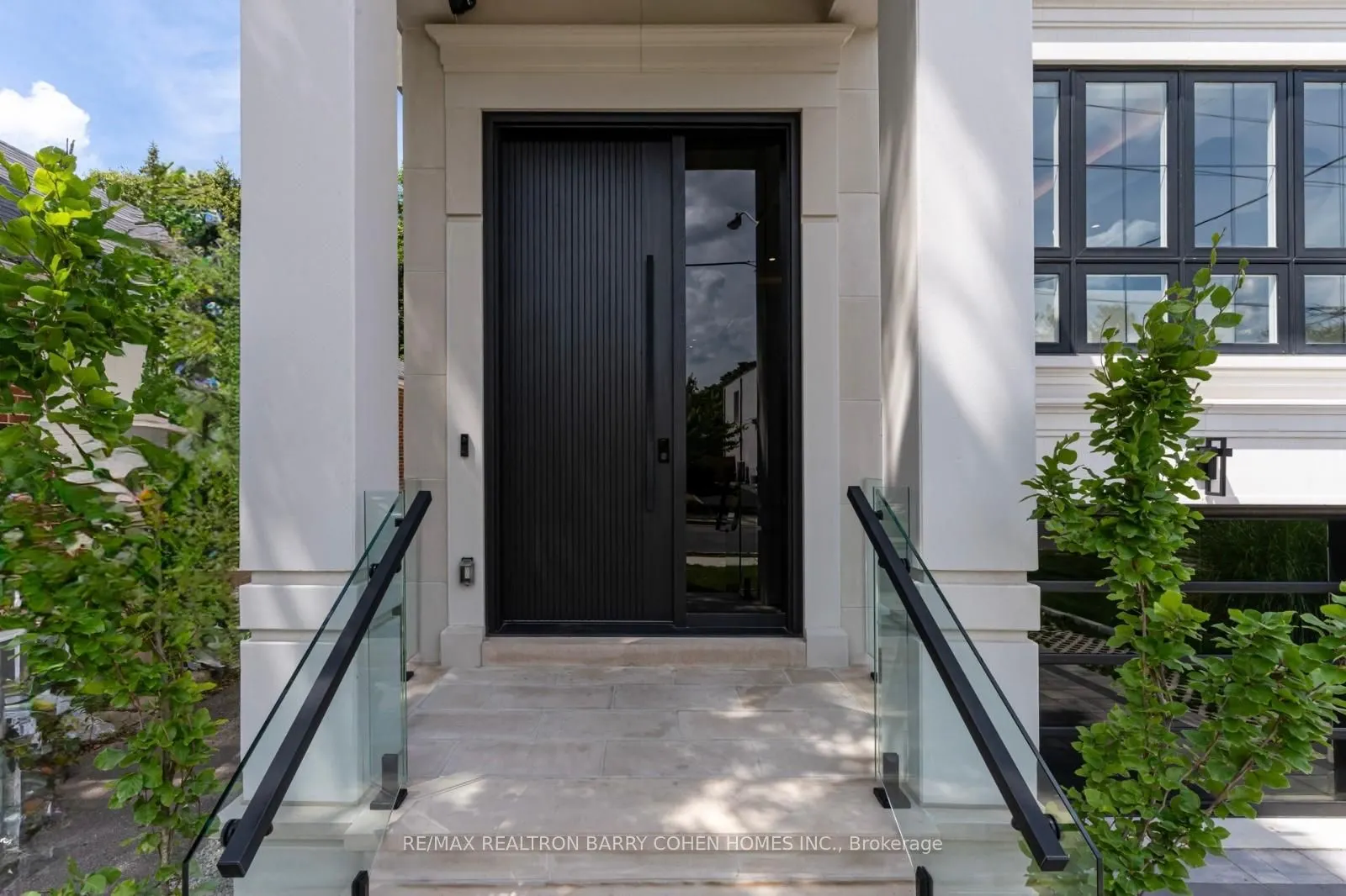 594 Broadway Avenue