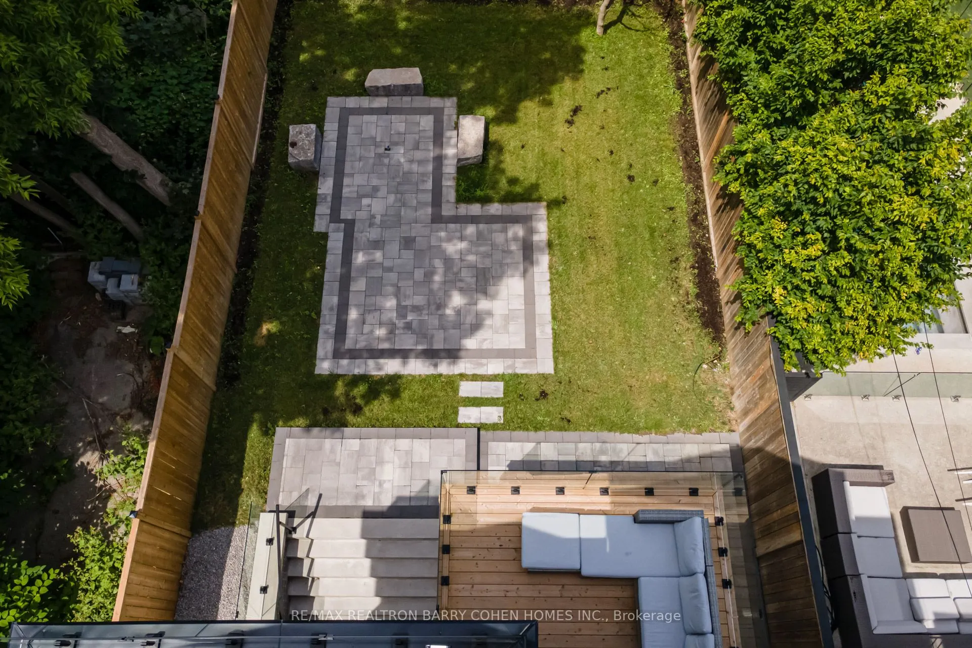 594 Broadway Avenue