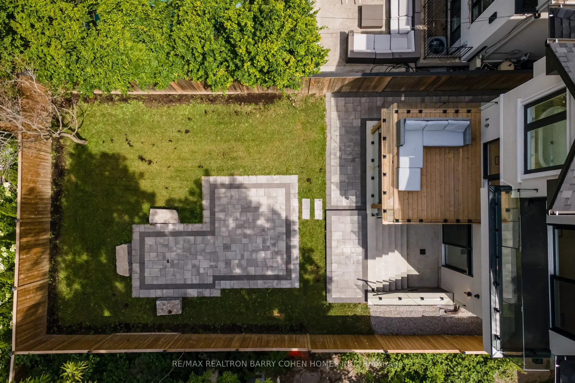 594 Broadway Avenue