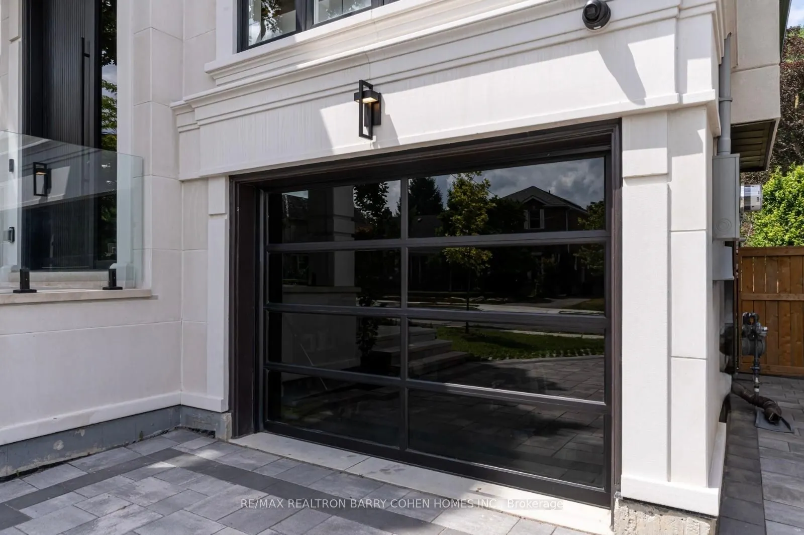 594 Broadway Avenue