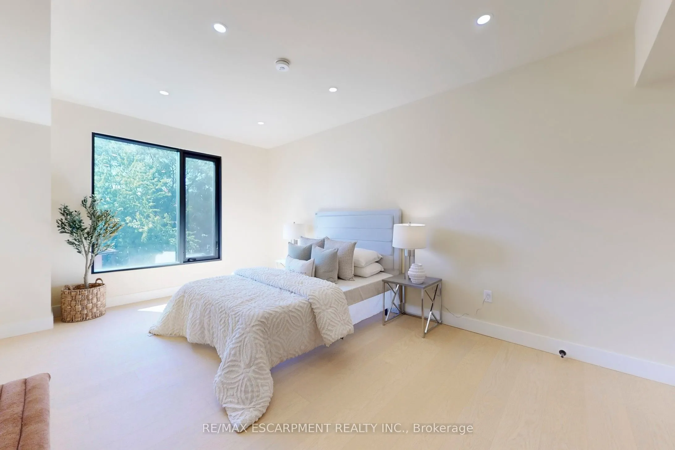 28 Dunsmore Gardens