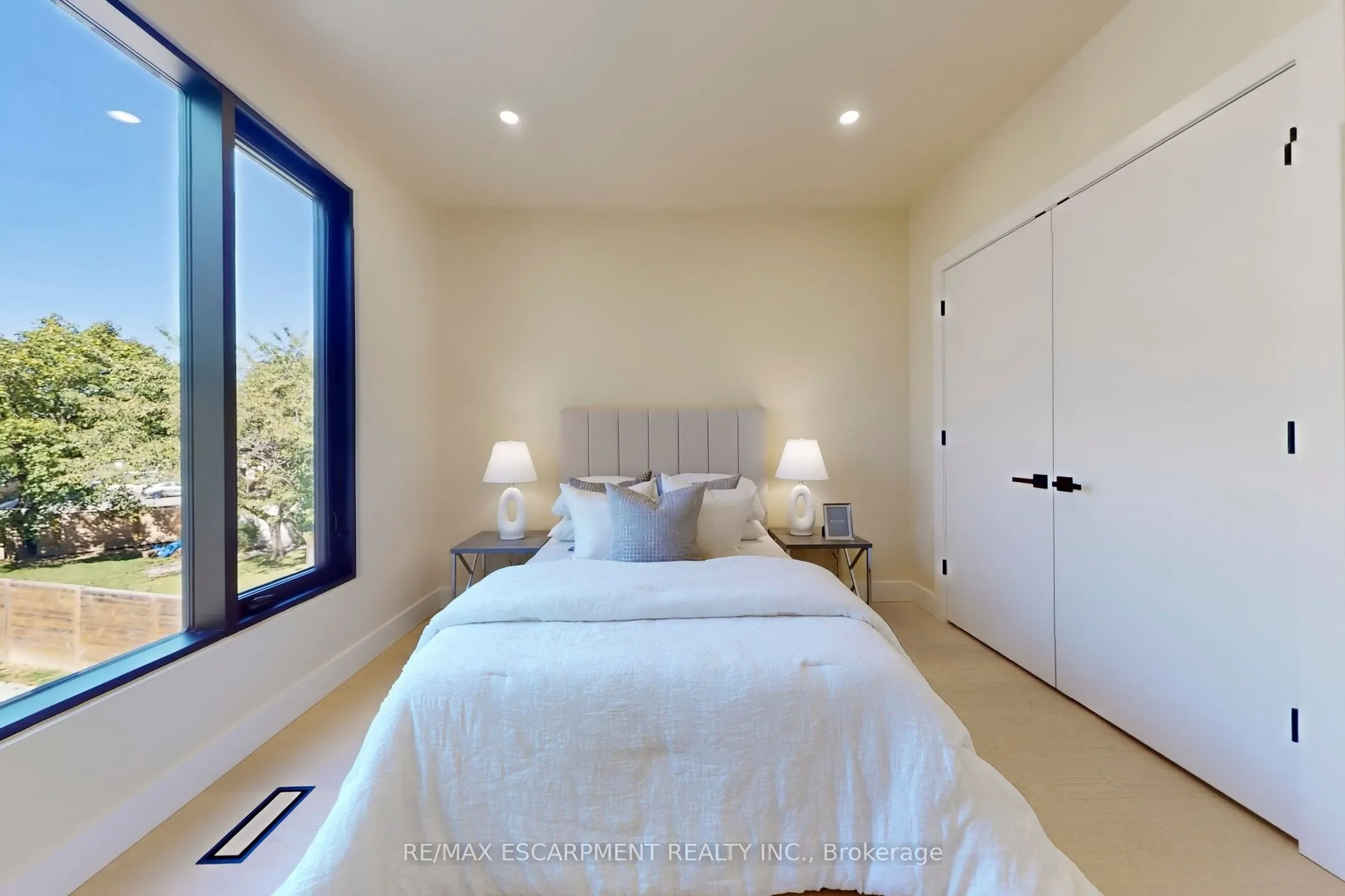 28 Dunsmore Gardens