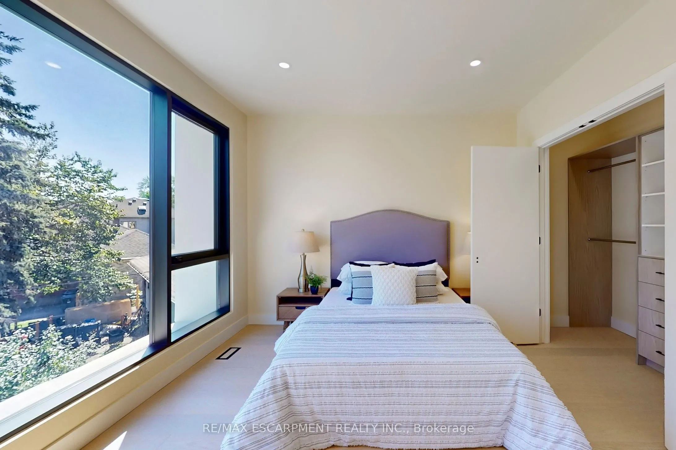 28 Dunsmore Gardens
