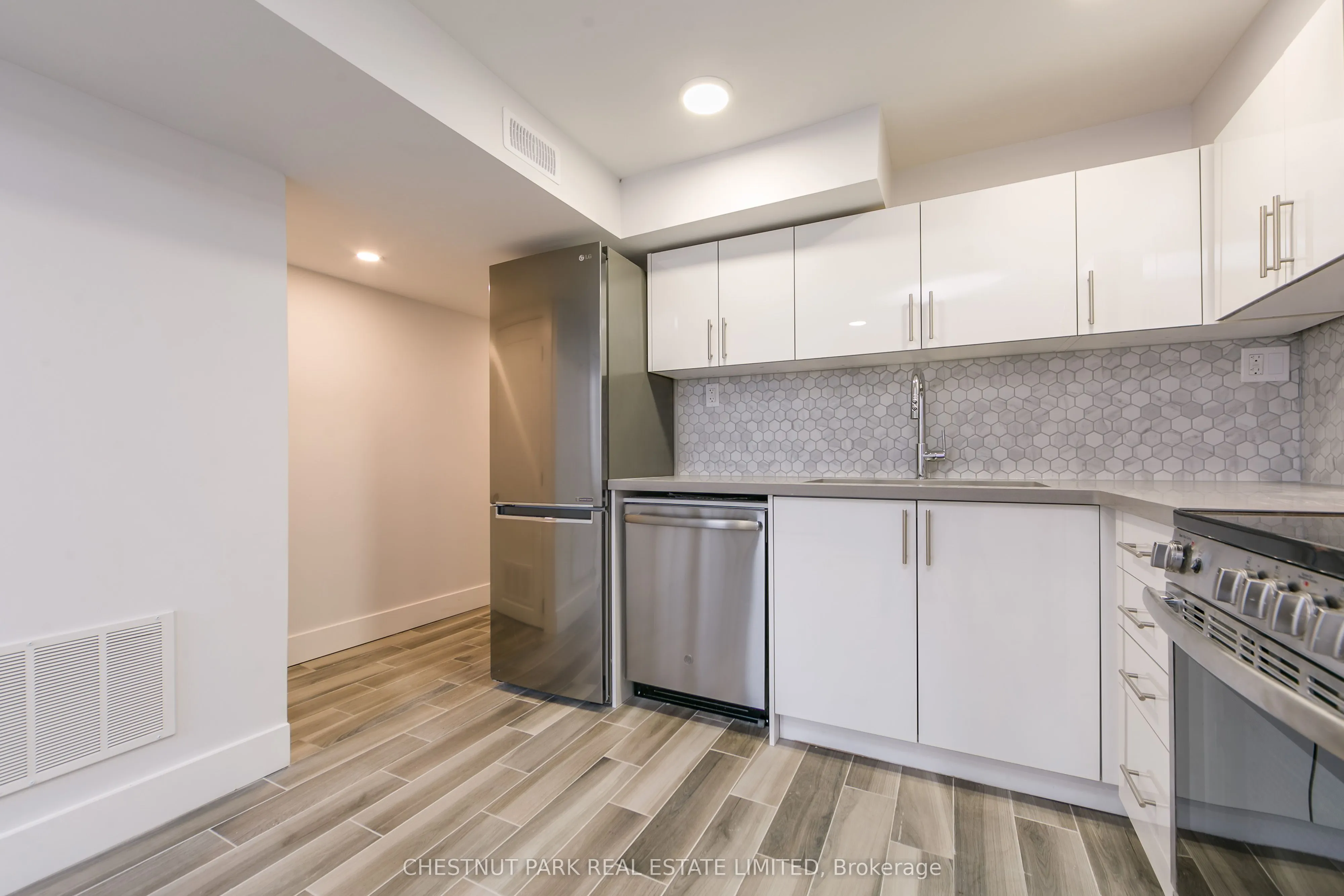 379 Clarens Avenue, #Flat 3