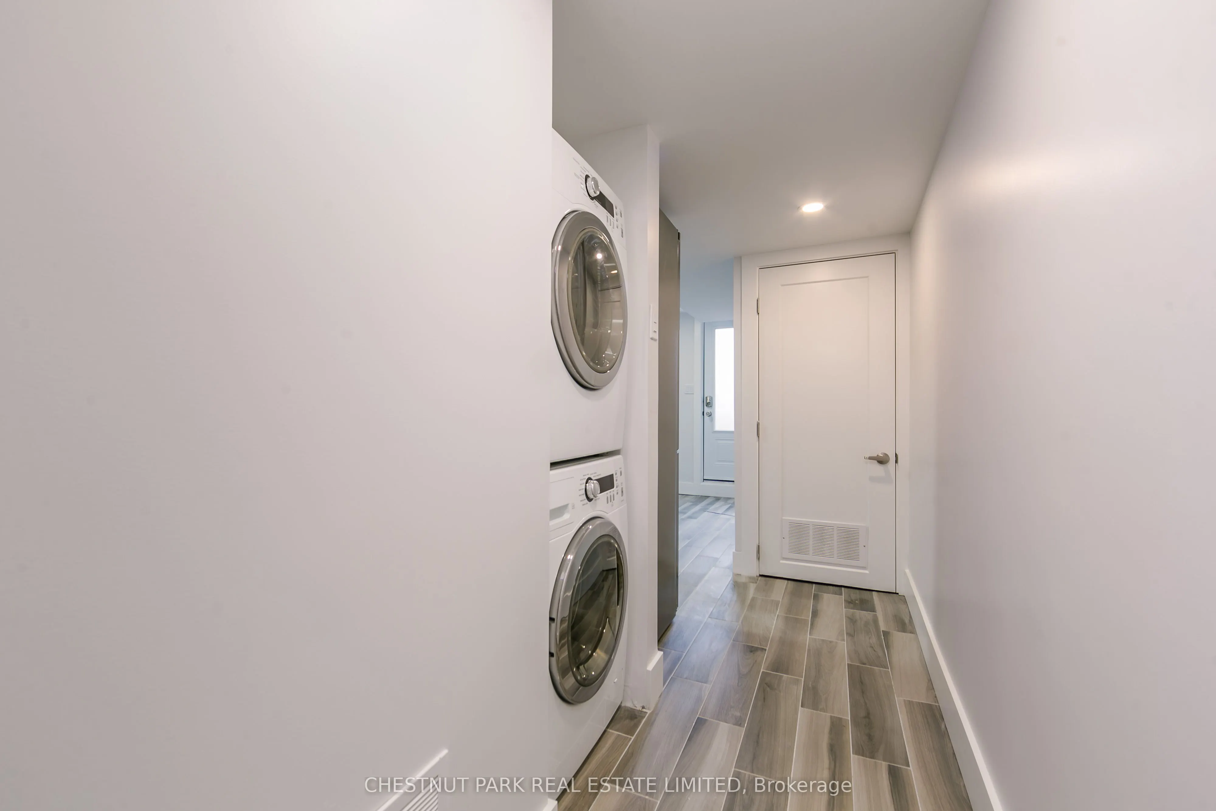 379 Clarens Avenue, #Flat 3