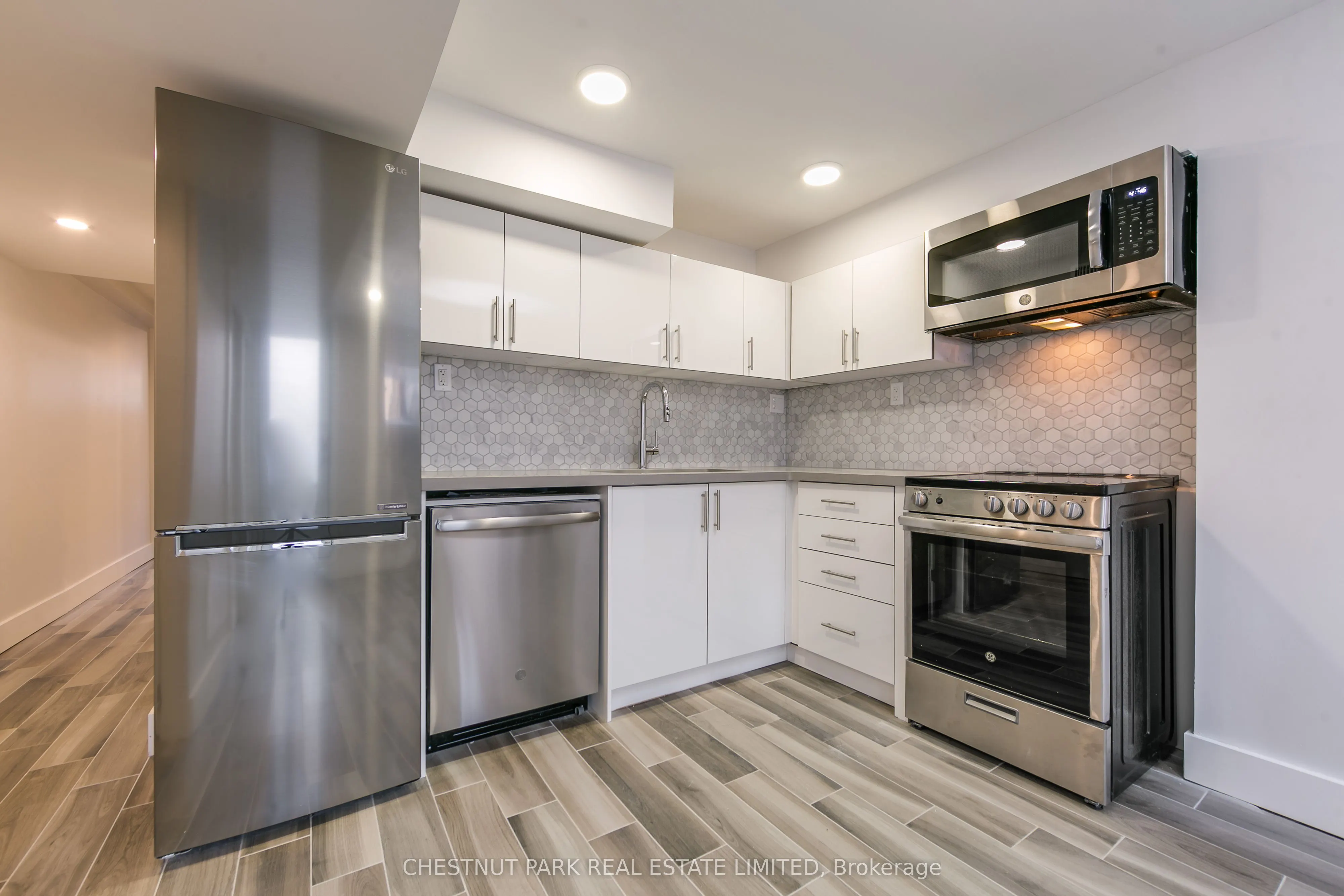 379 Clarens Avenue, #Flat 3