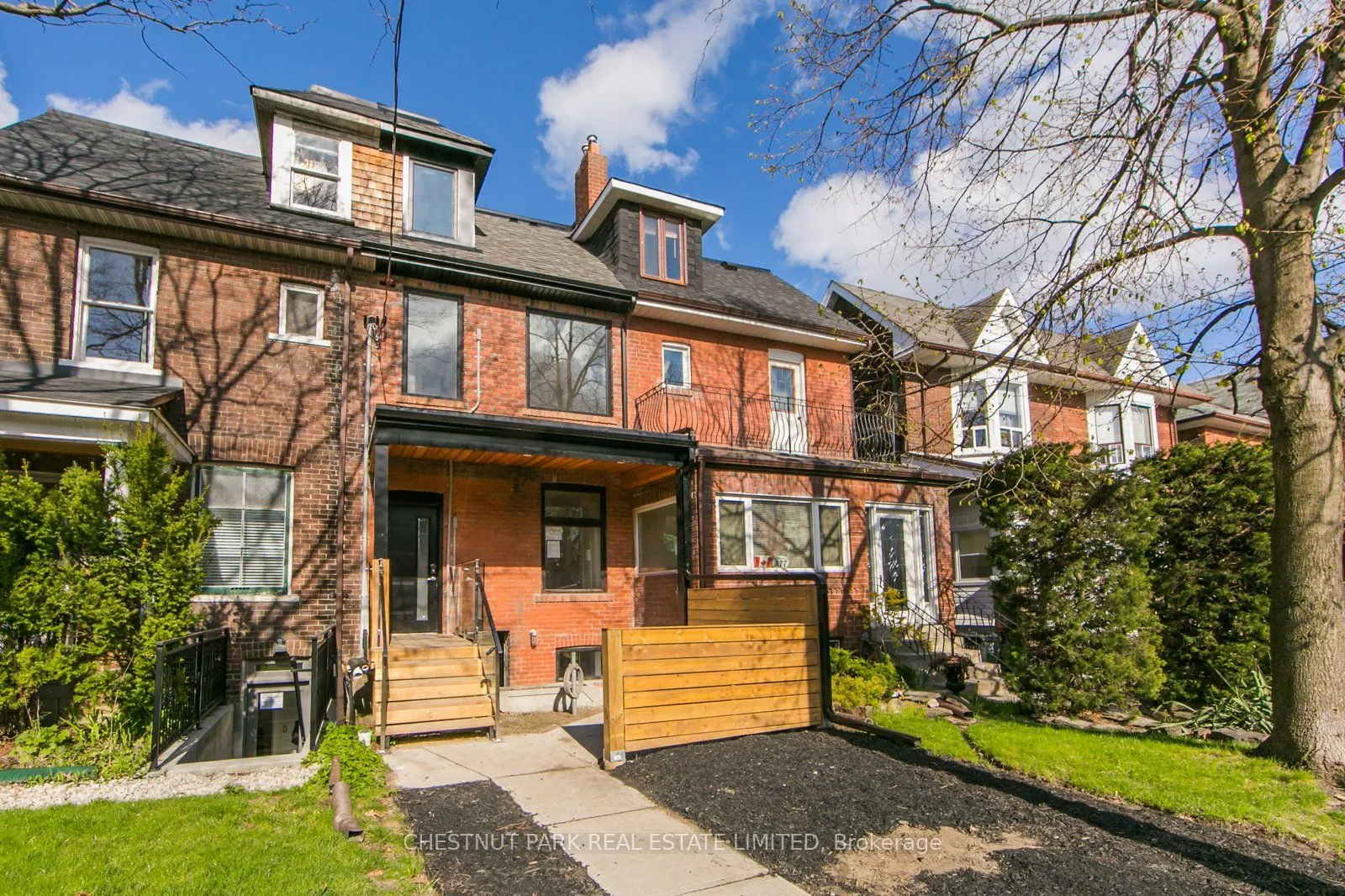 379 Clarens Avenue, #Flat 3