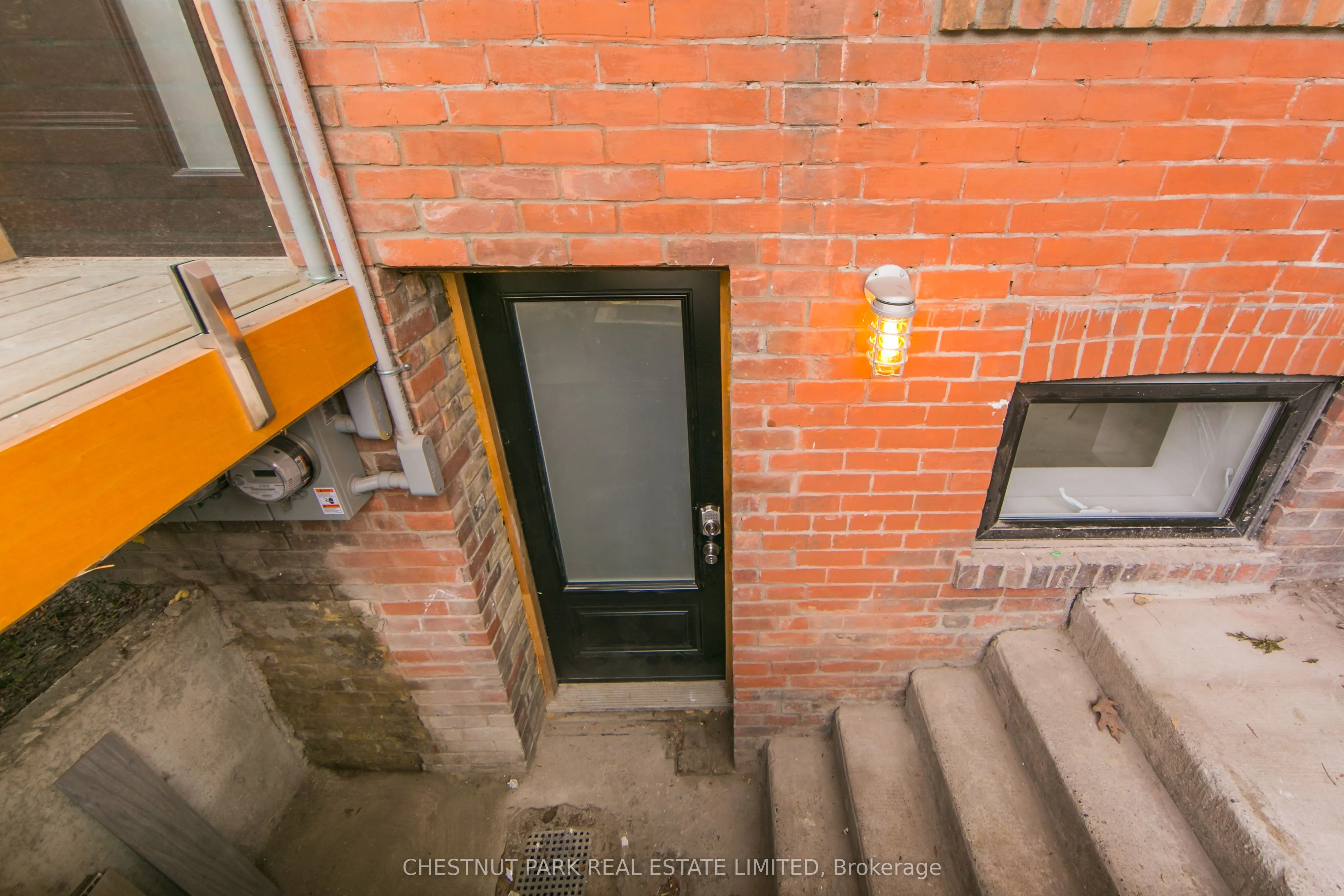 379 Clarens Avenue, #Flat 3