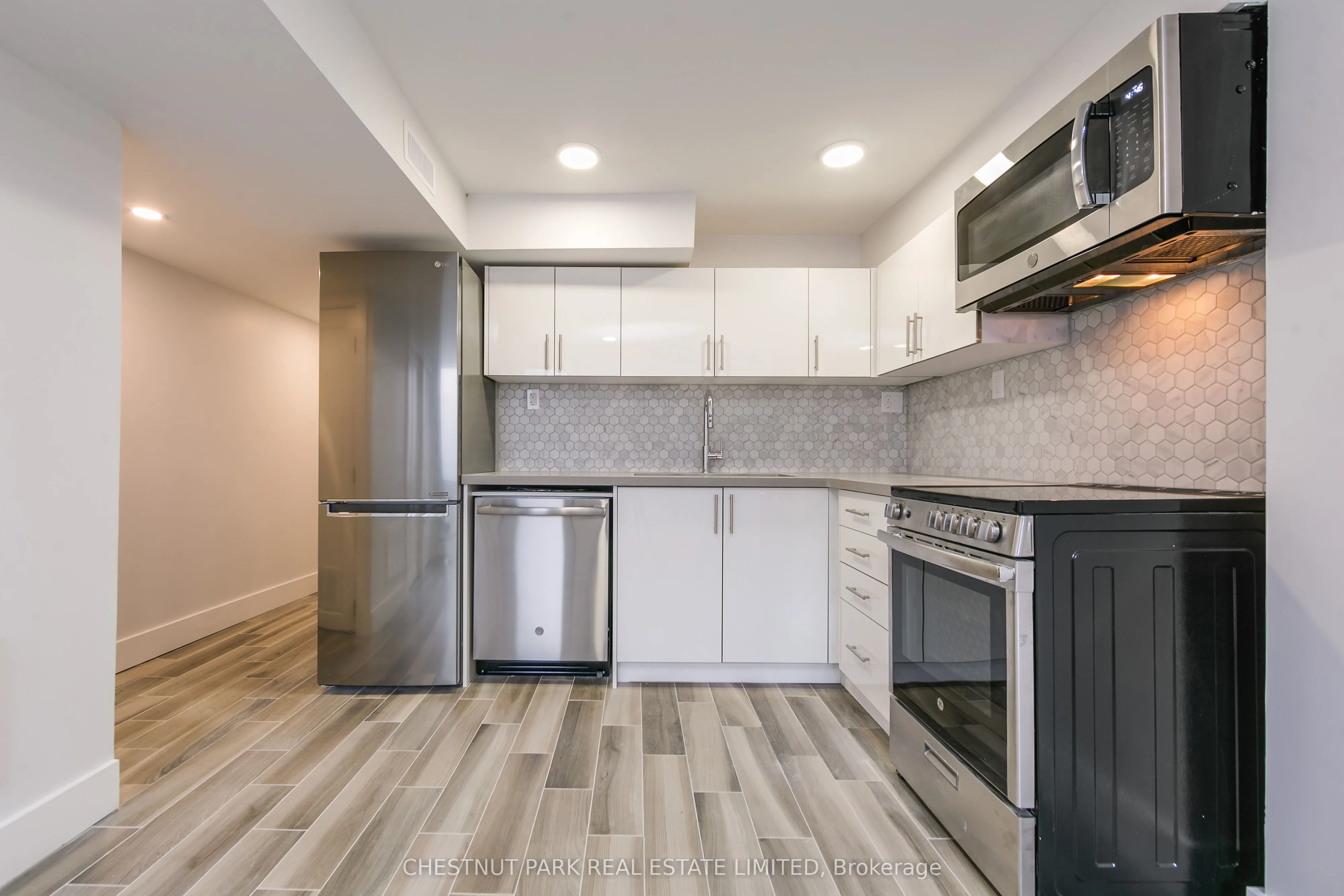 379 Clarens Avenue, #Flat 3