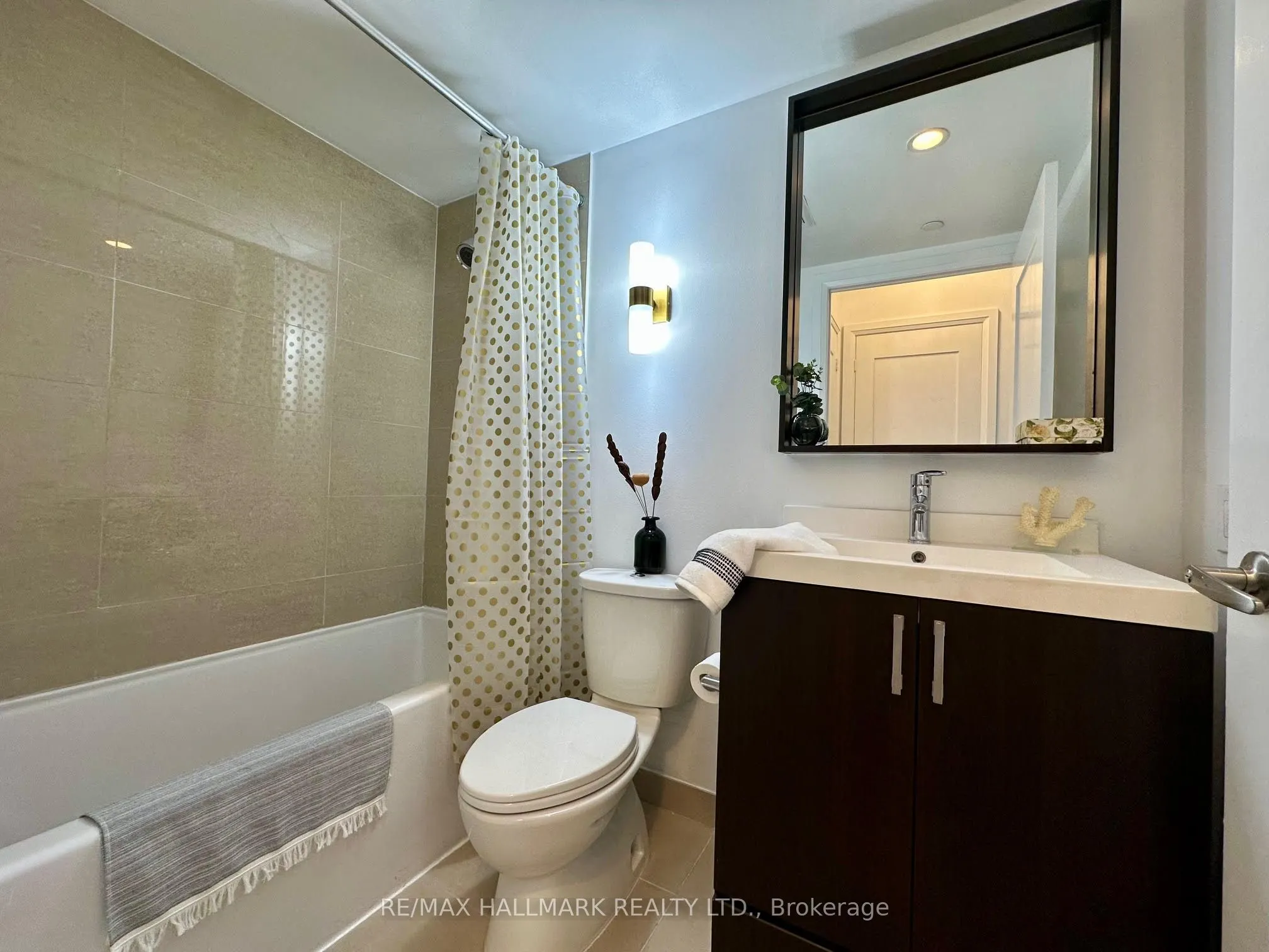 18 Graydon Hall Drive, #1008