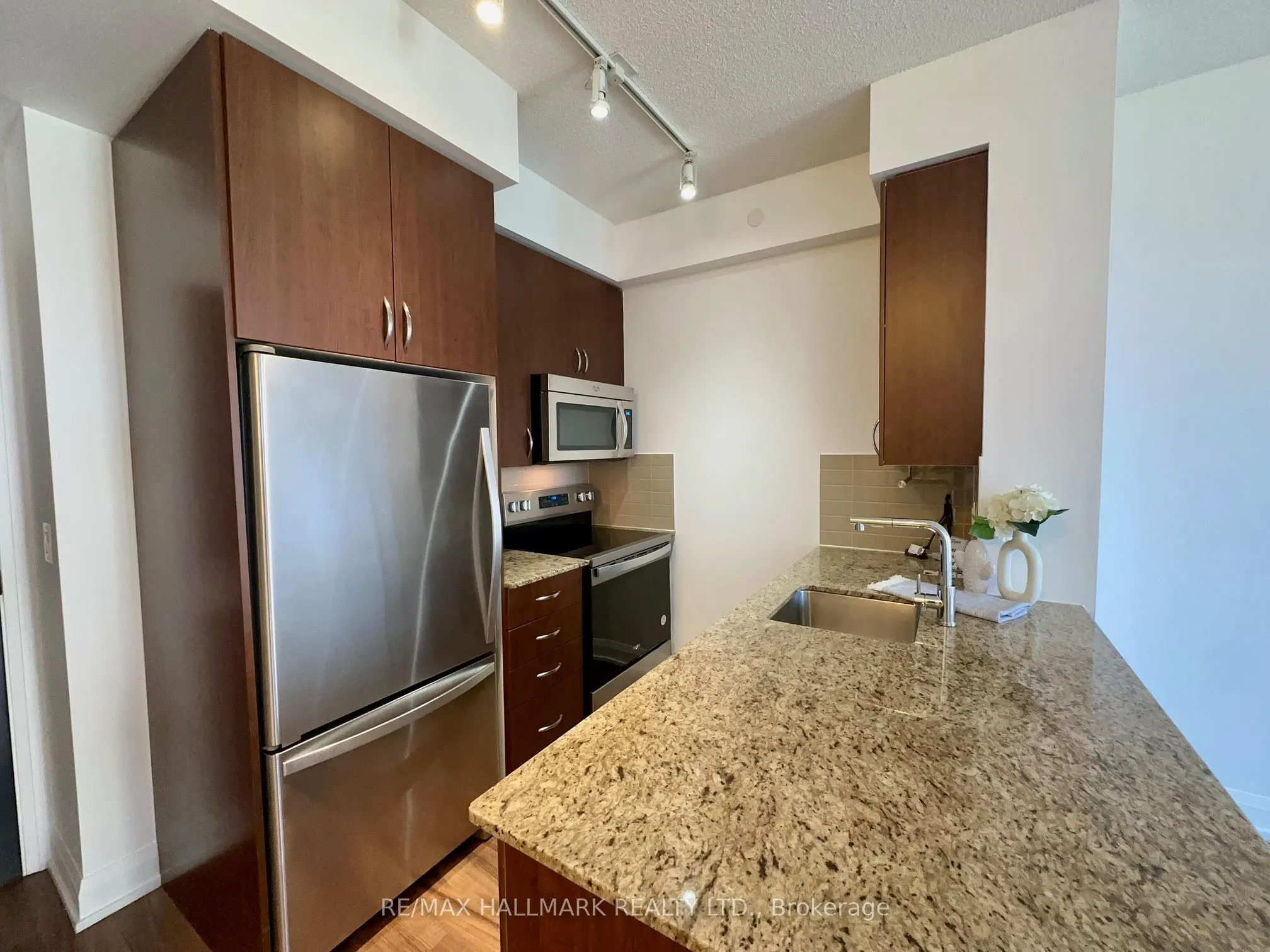 18 Graydon Hall Drive, #1008