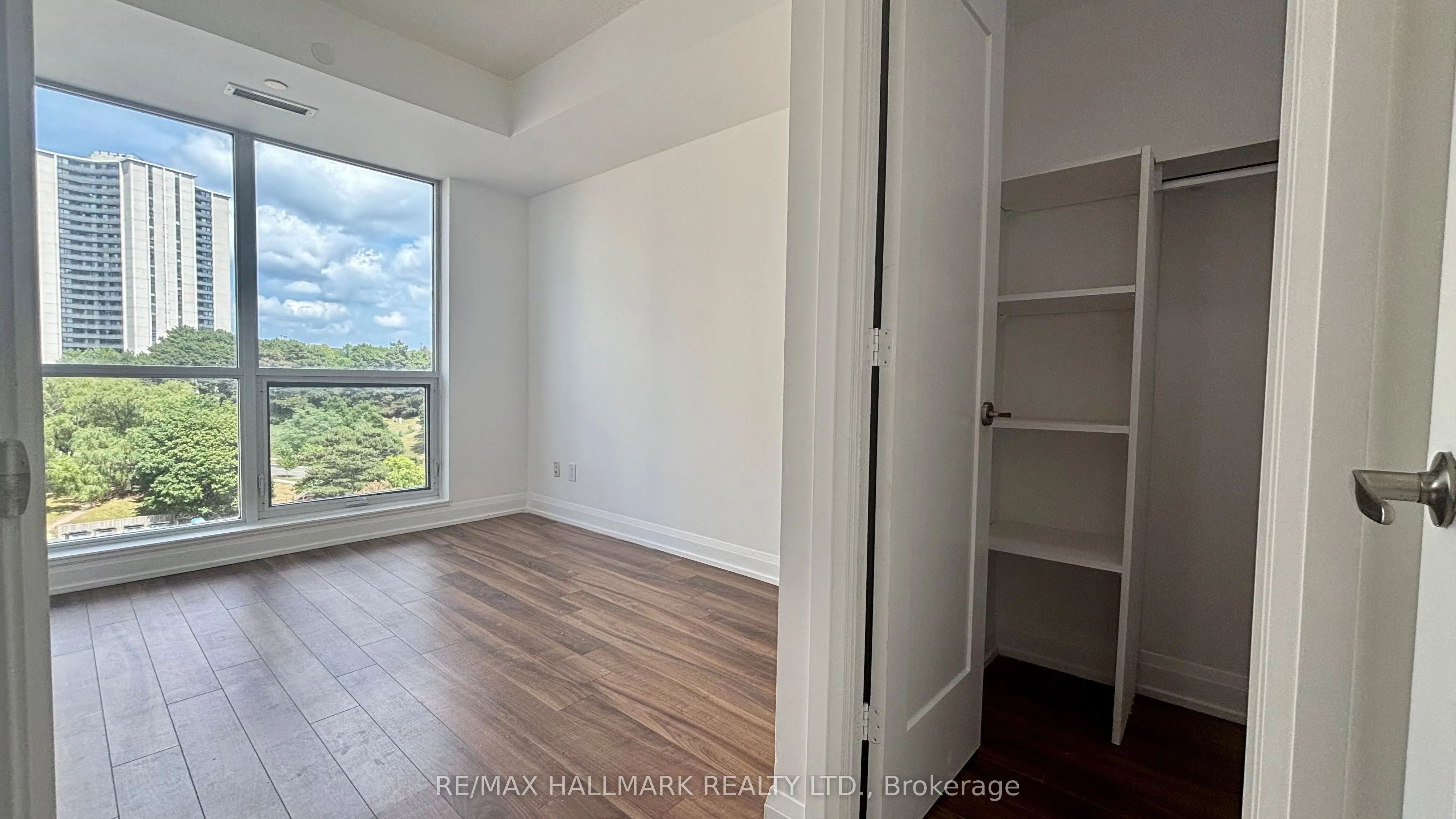 18 Graydon Hall Drive, #1008