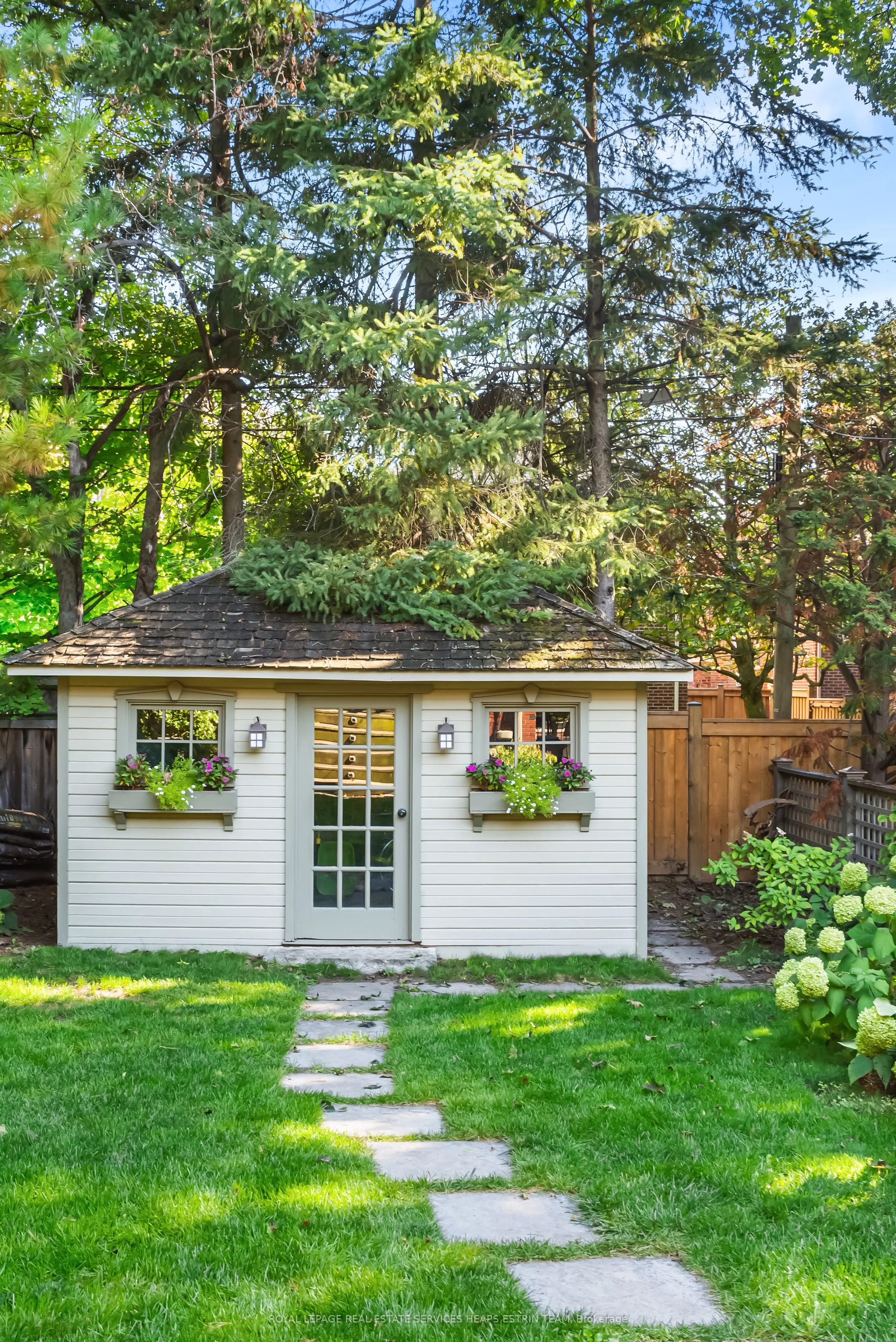 35 Leadale Avenue
