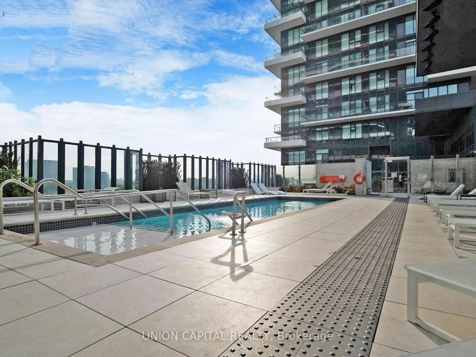 30 Inn On The Park Drive, #4102
