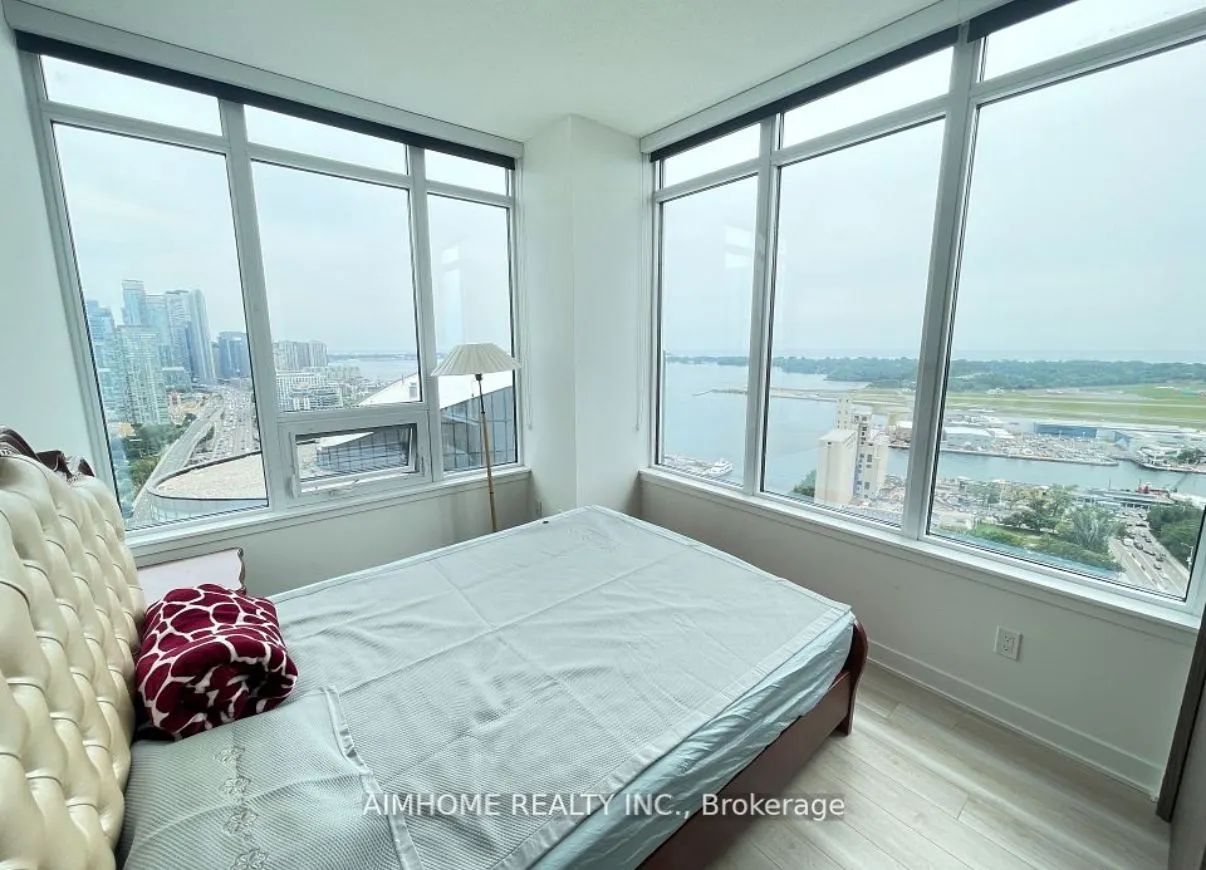17 Bathurst Street S, #3715