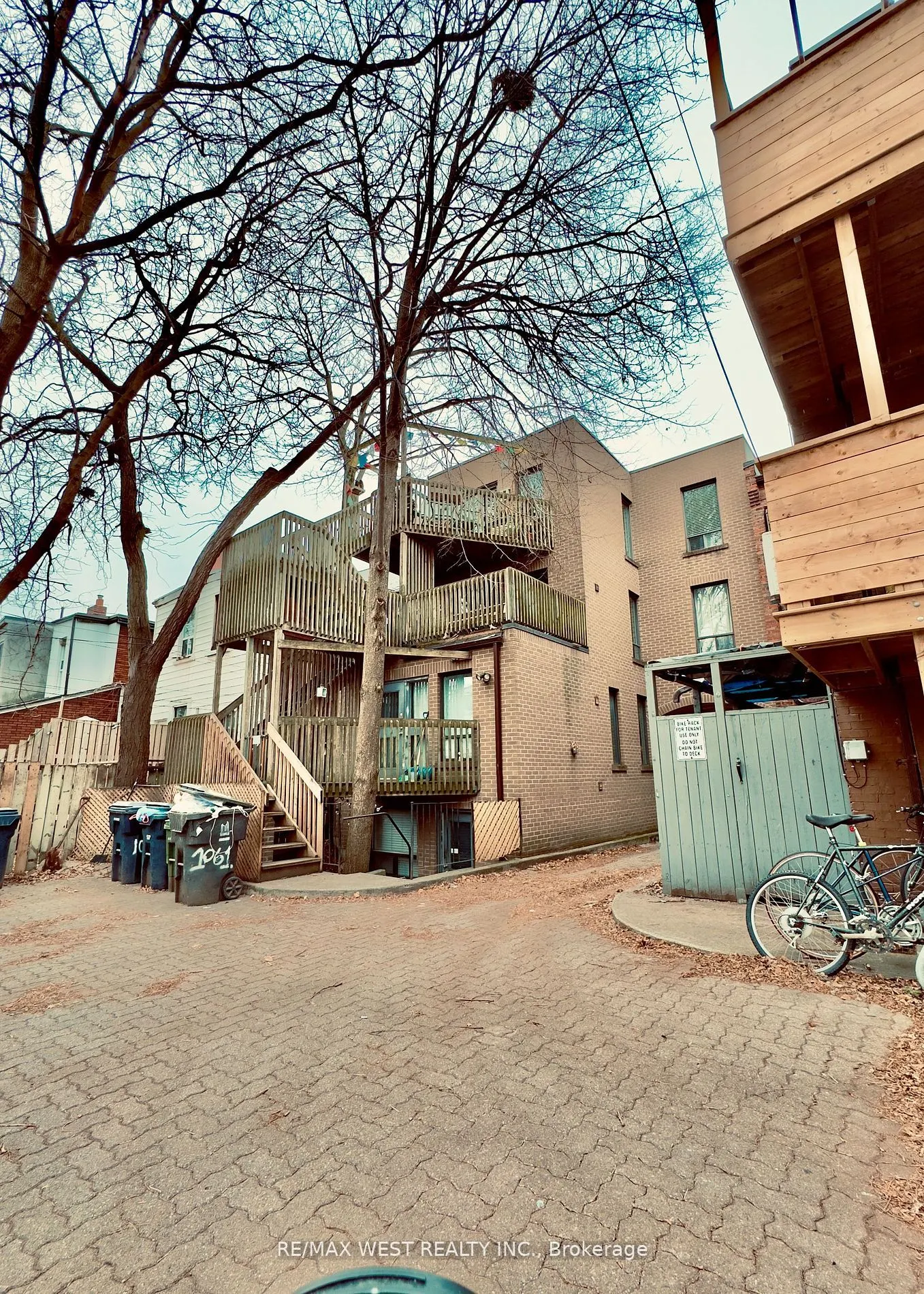 1061 Bathurst Street