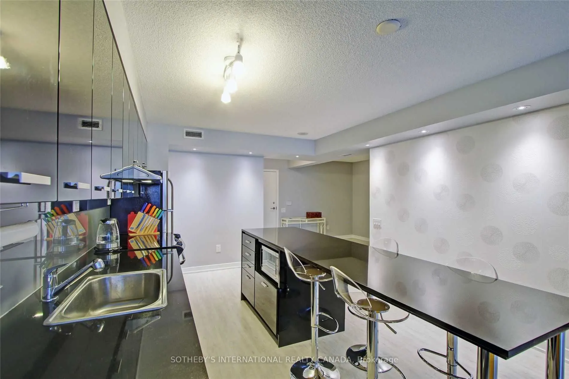 19 Singer Court, #1719