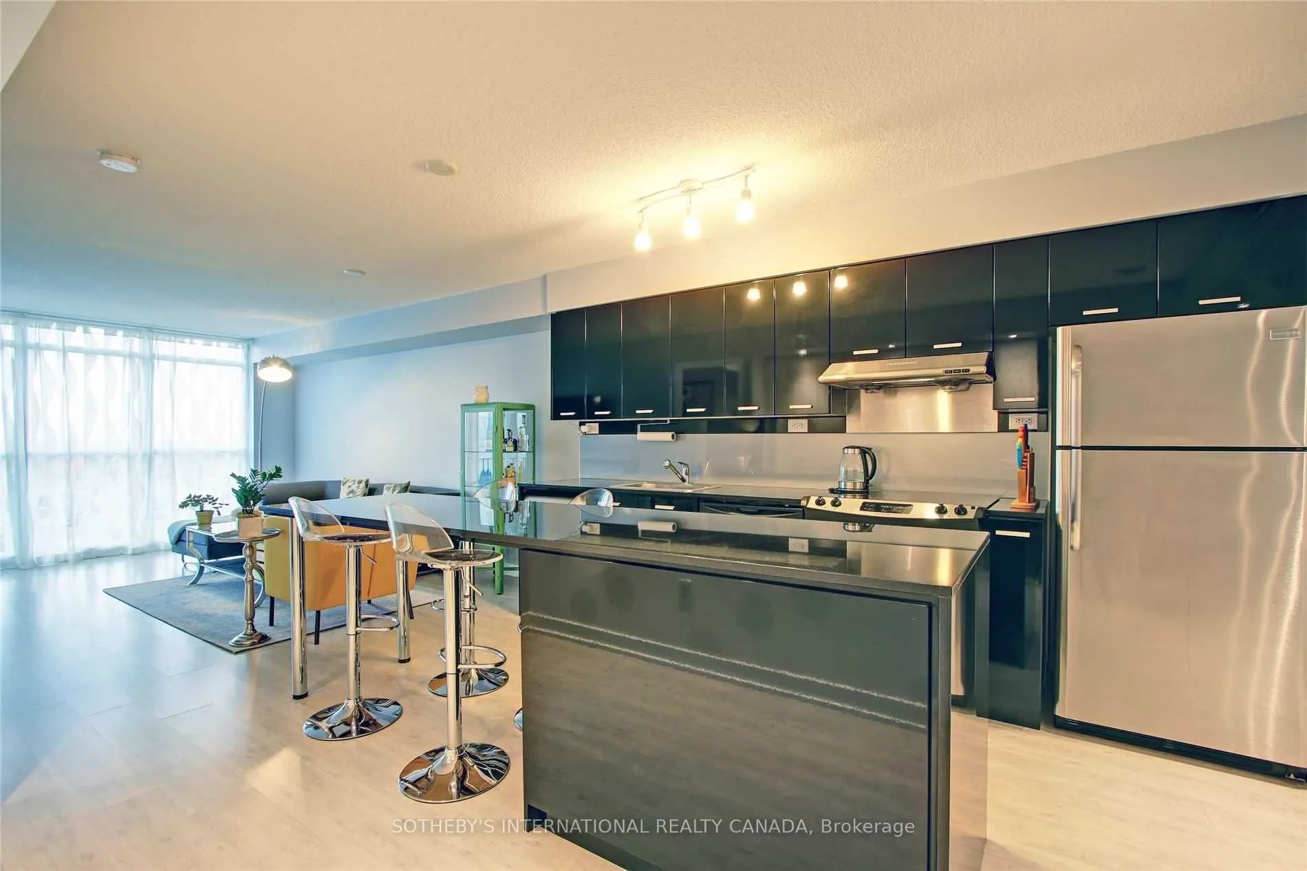 19 Singer Court, #1719