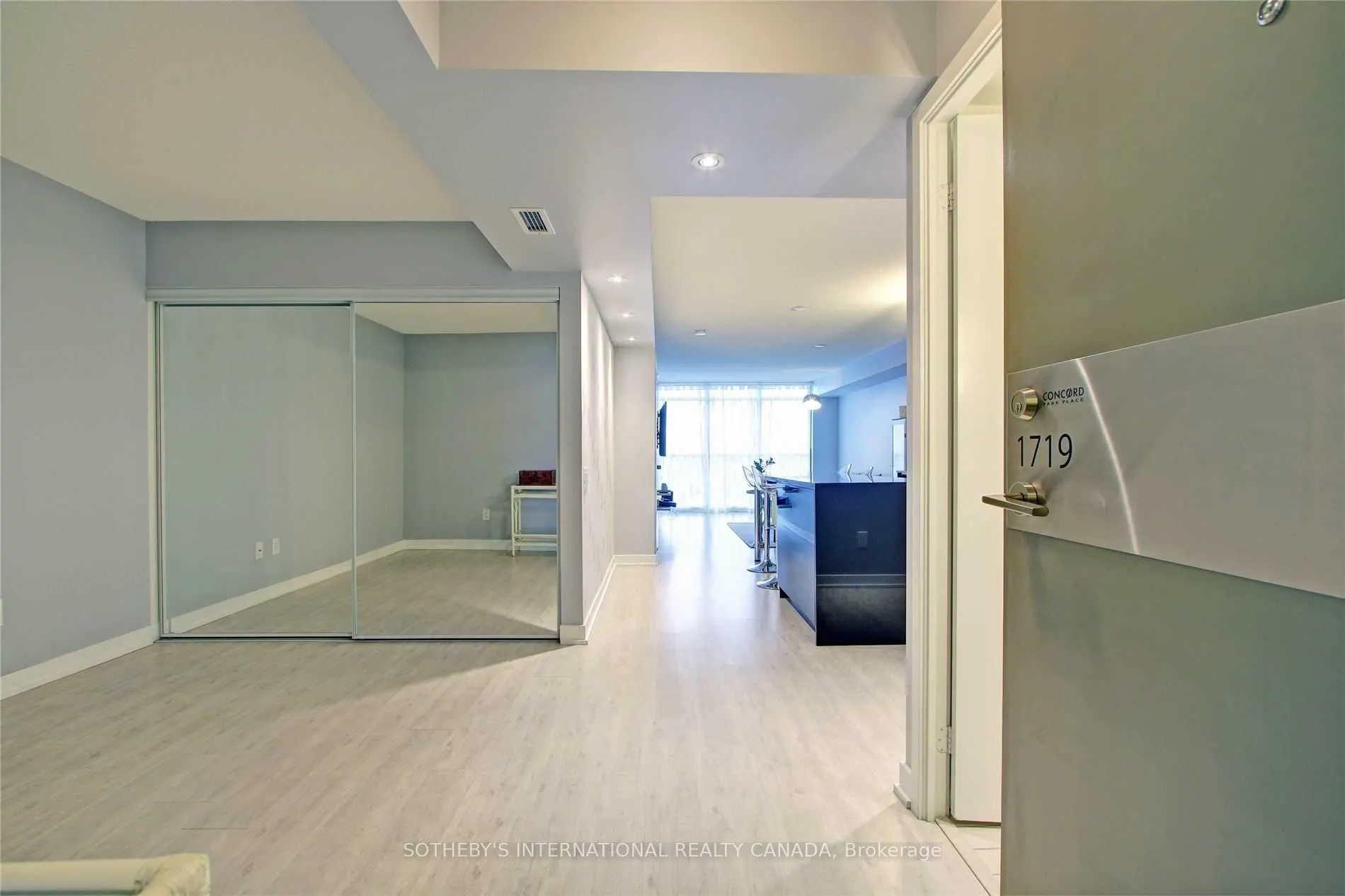 19 Singer Court, #1719