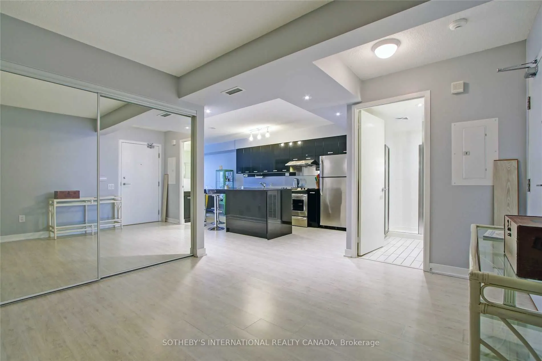 19 Singer Court, #1719