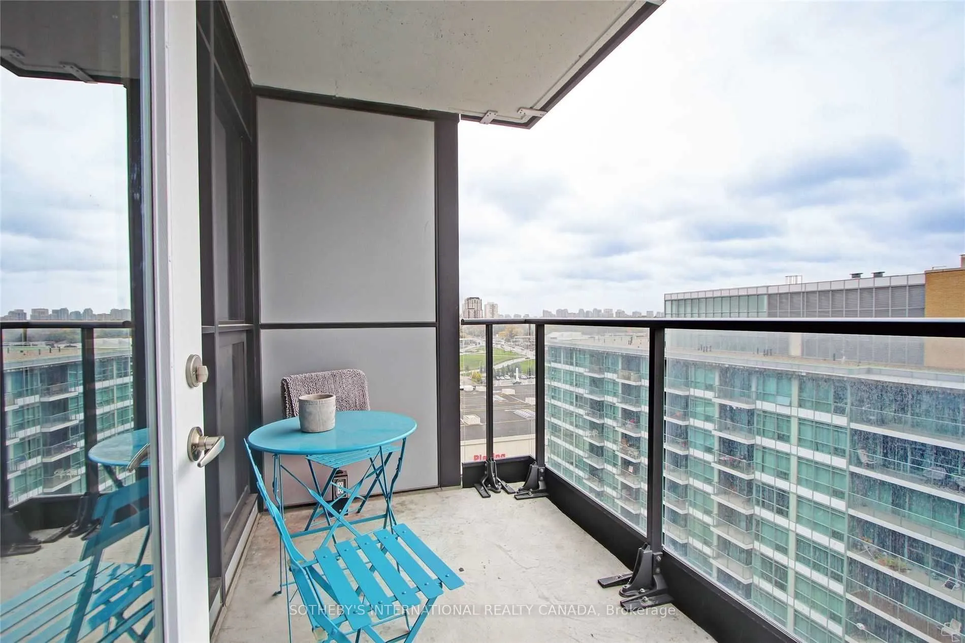 19 Singer Court, #1719