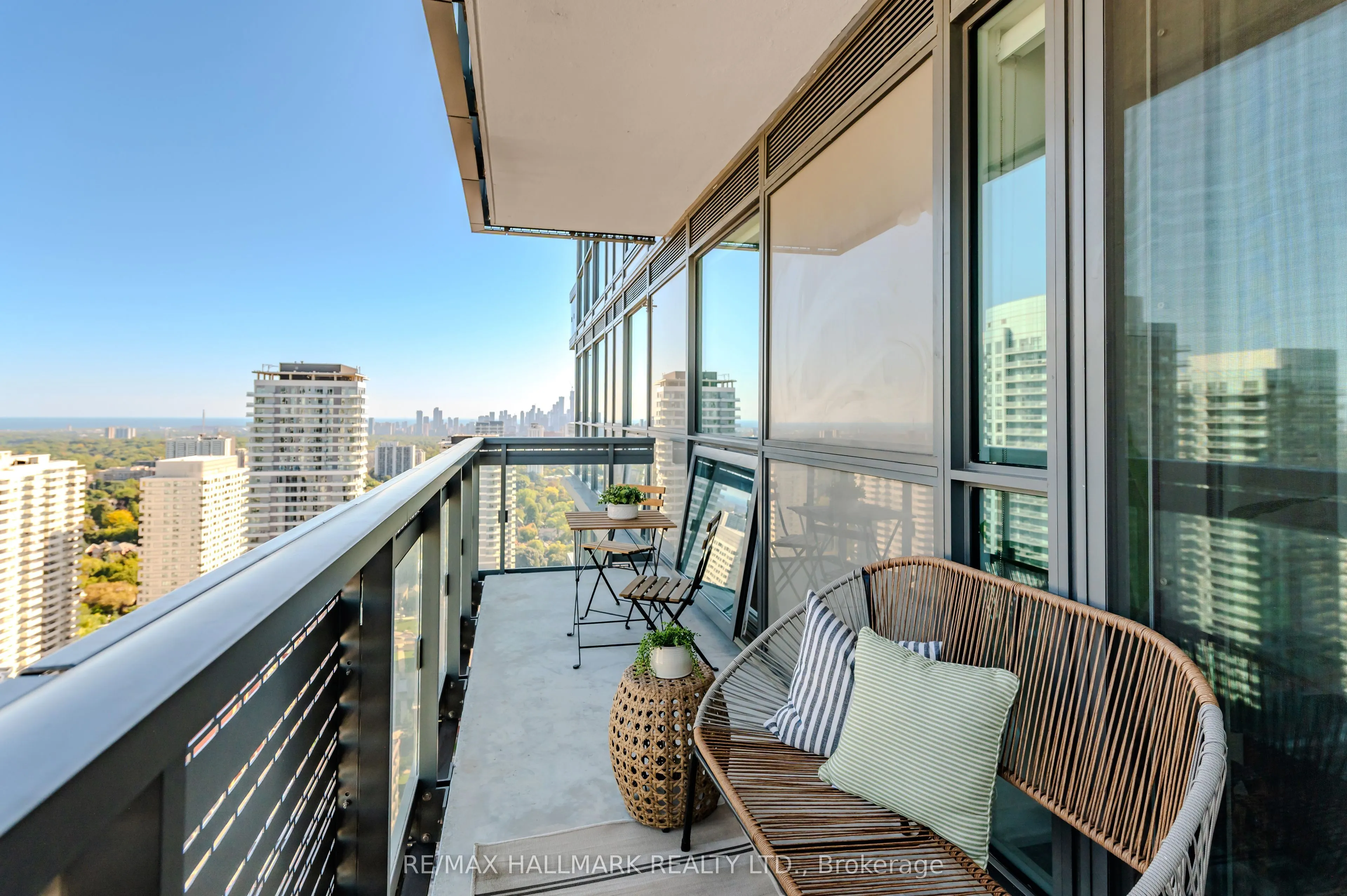 39 Roehampton Avenue, #2902