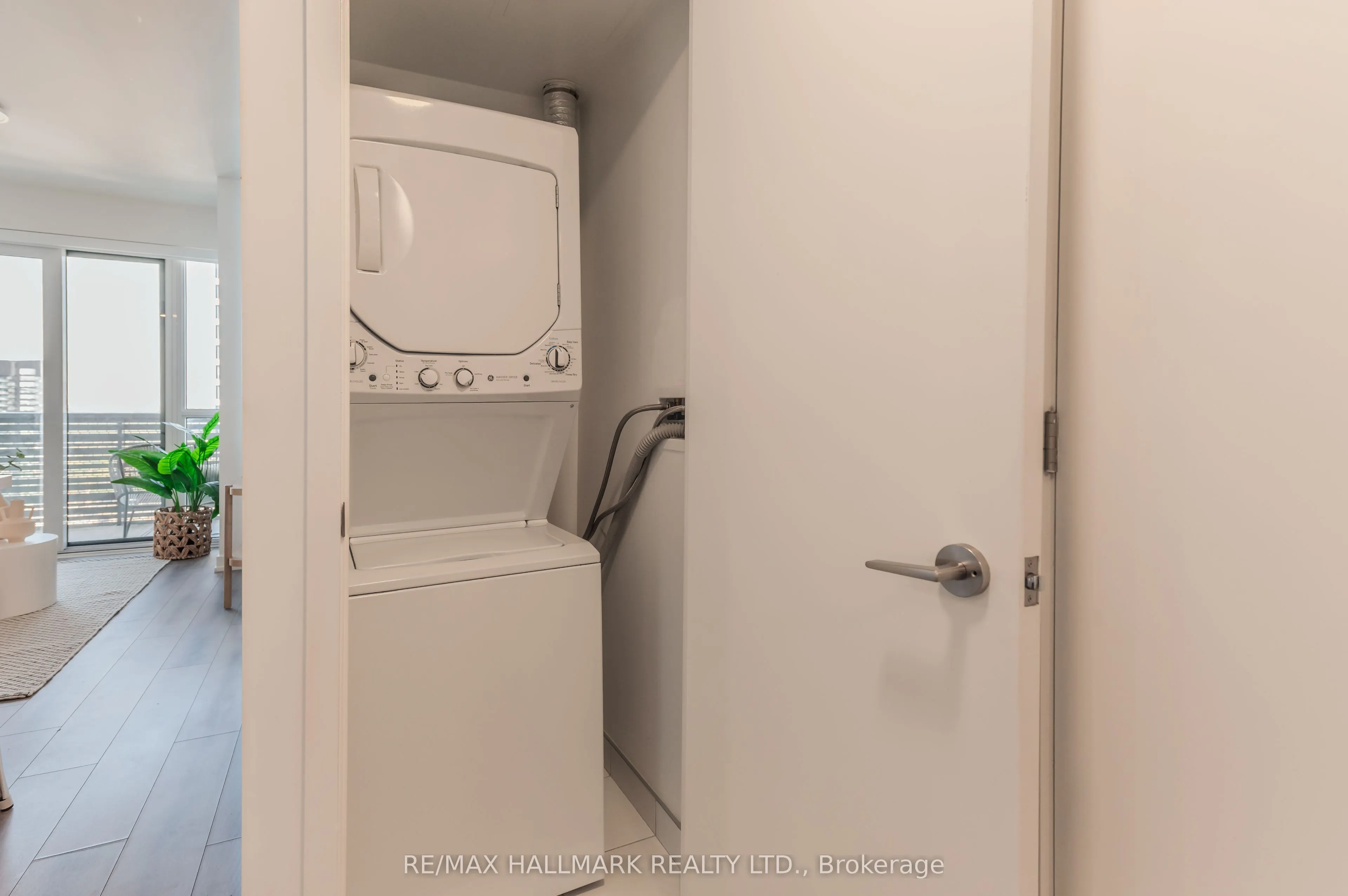 39 Roehampton Avenue, #2902
