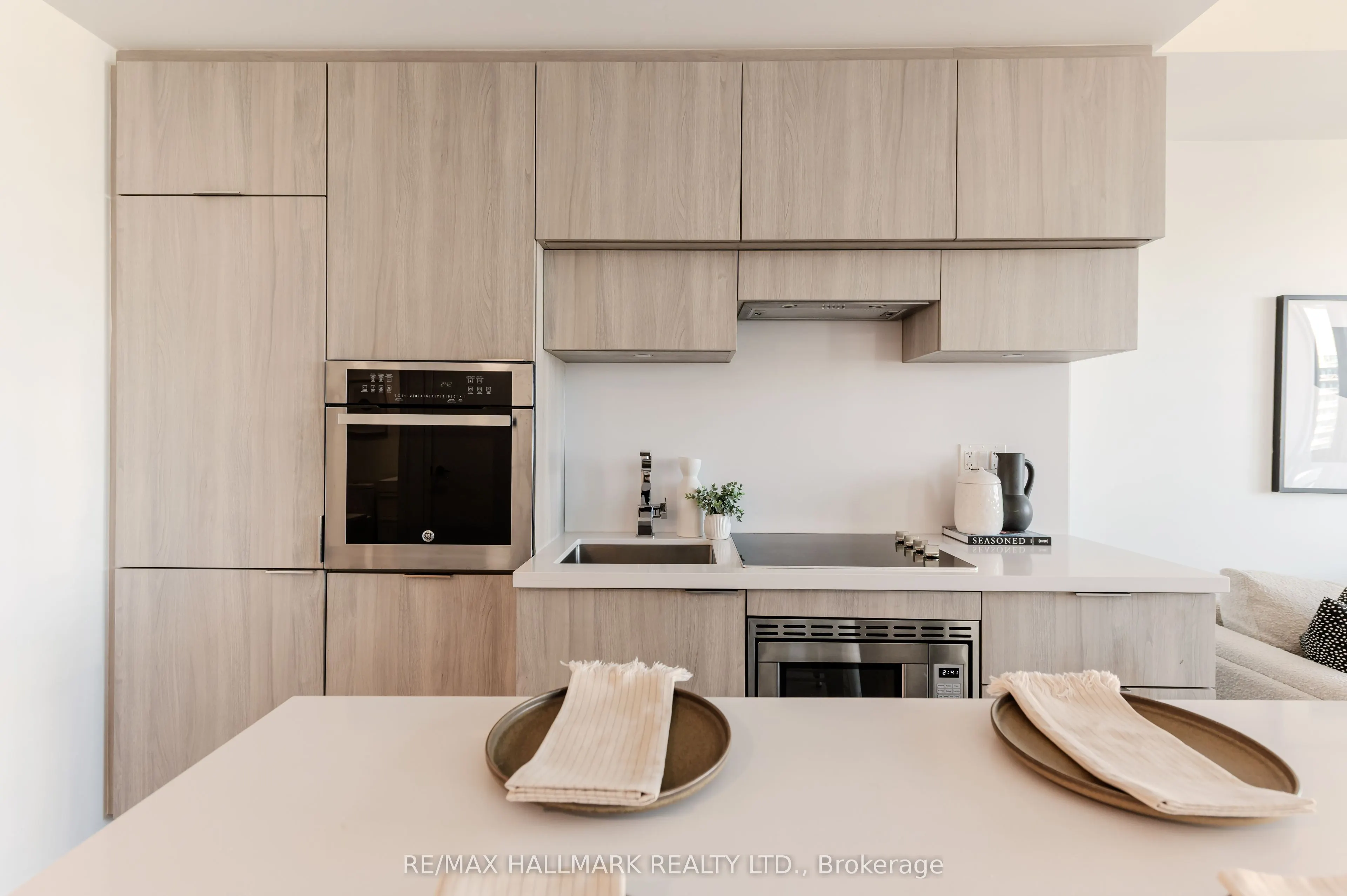 39 Roehampton Avenue, #2902