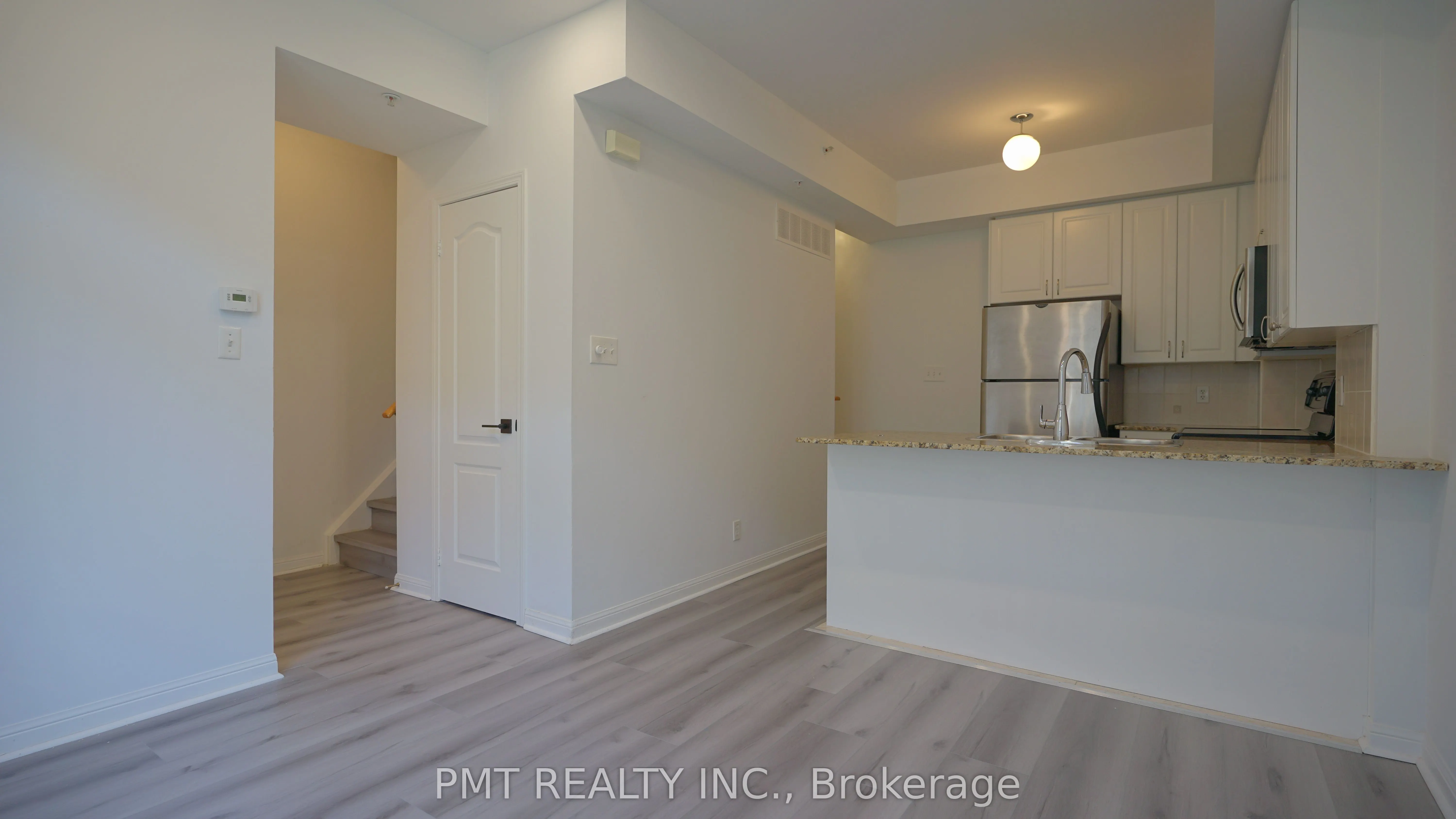 68 Carr Street S, #29