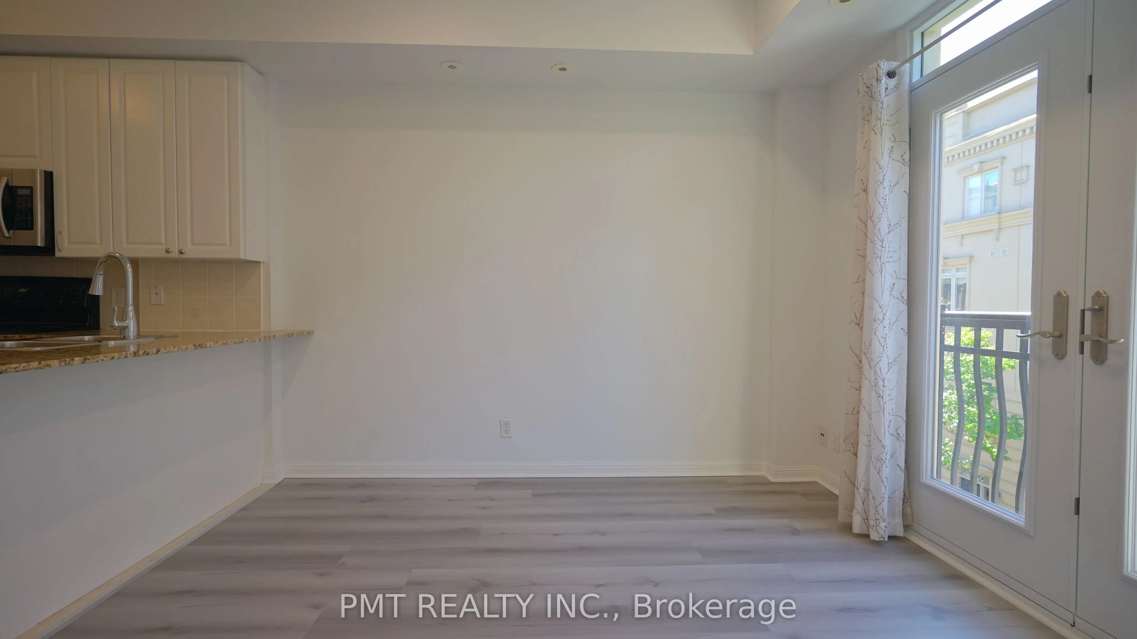 68 Carr Street S, #29