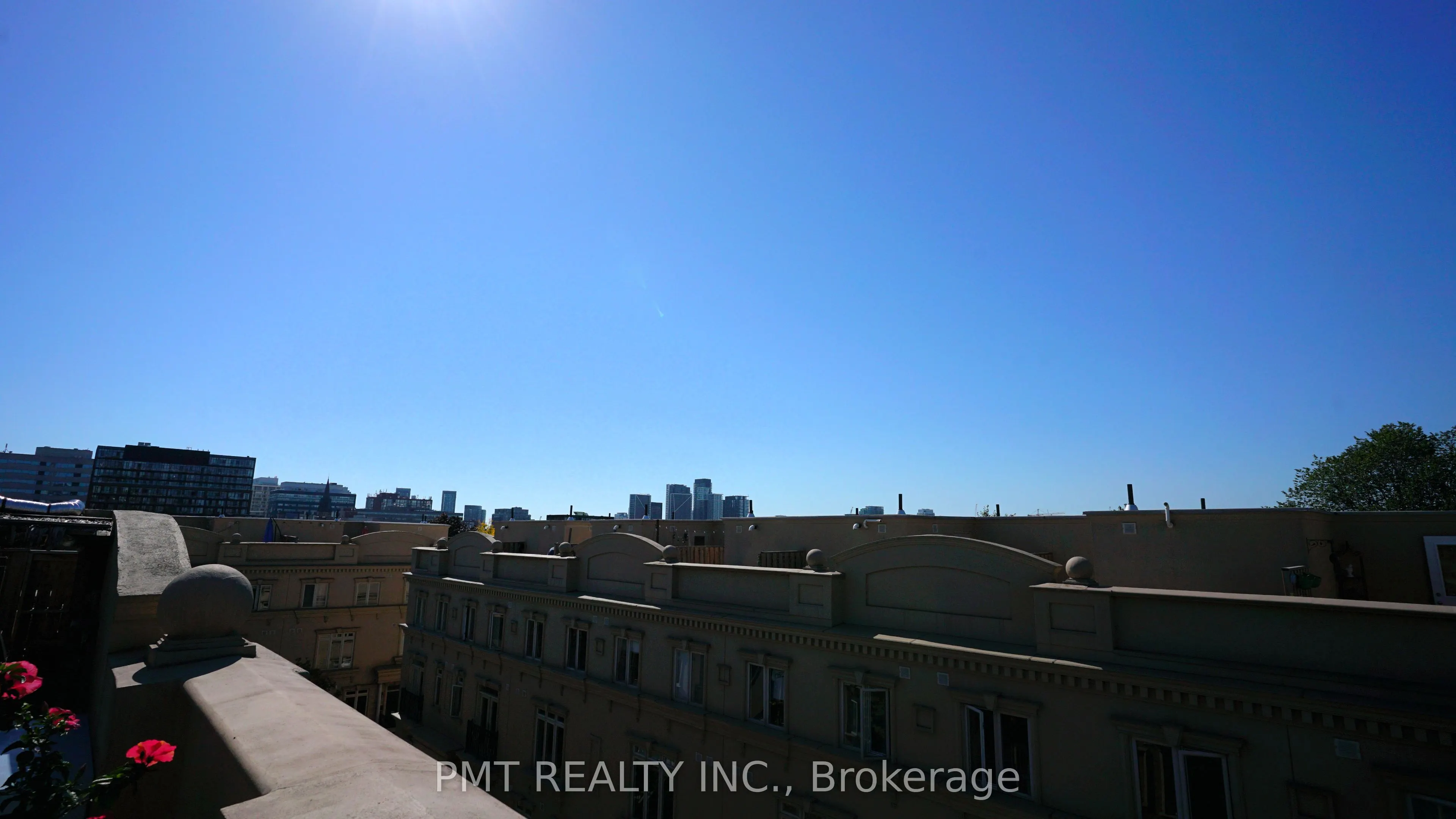 68 Carr Street S, #29