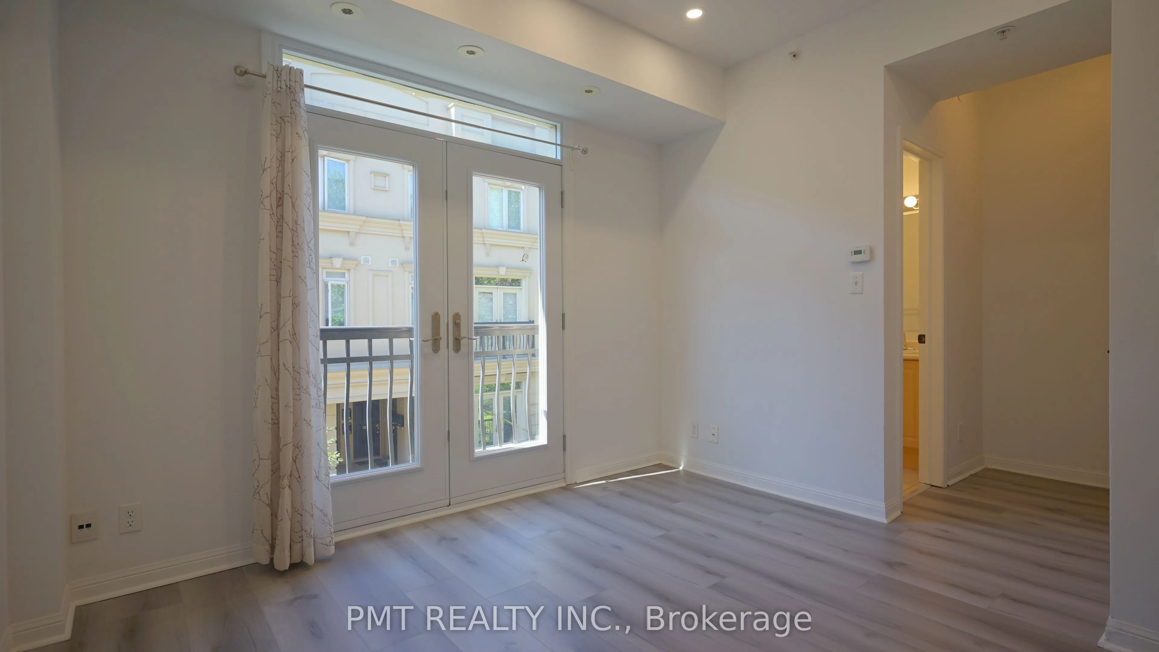 68 Carr Street S, #29