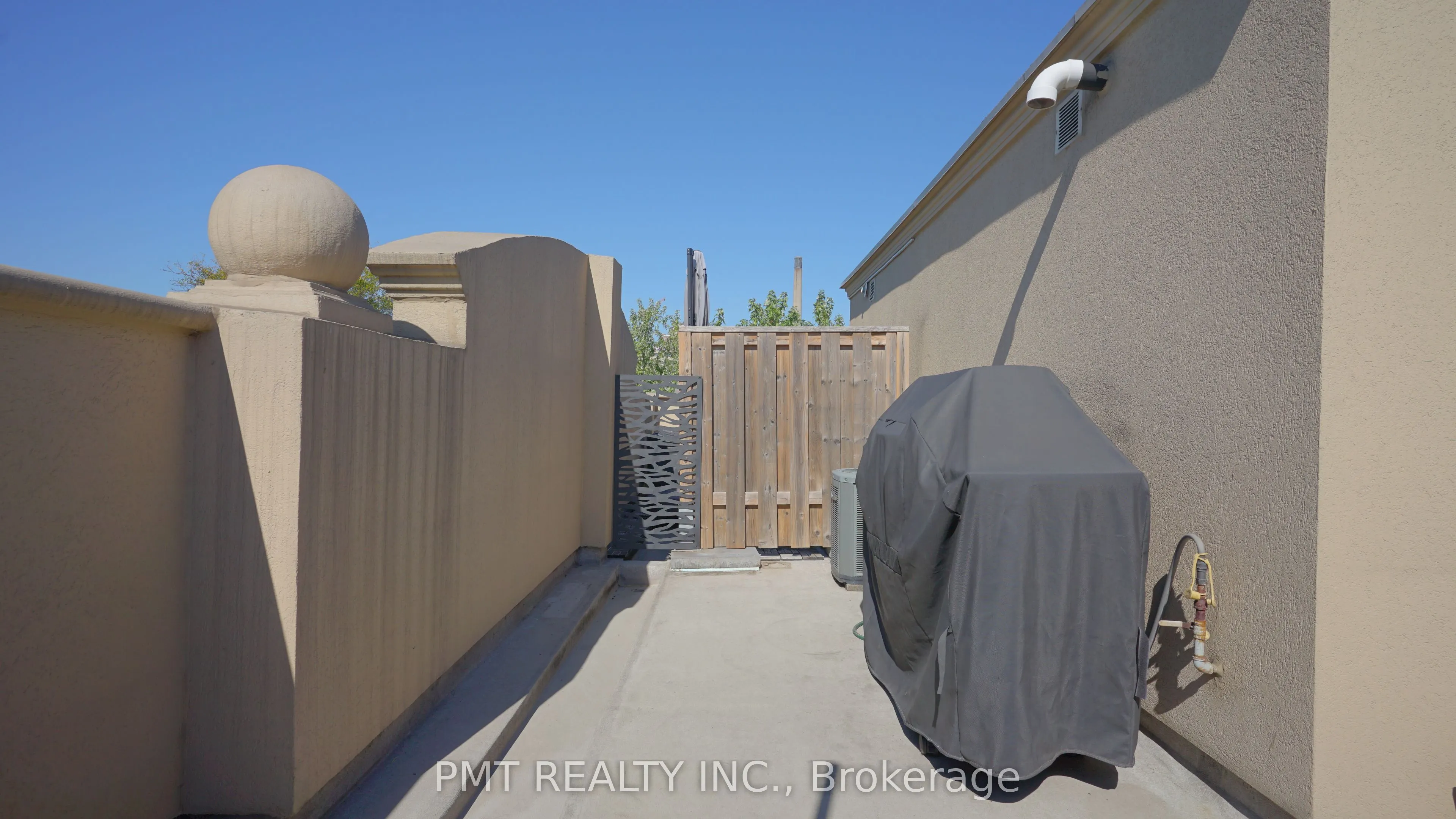 68 Carr Street S, #29