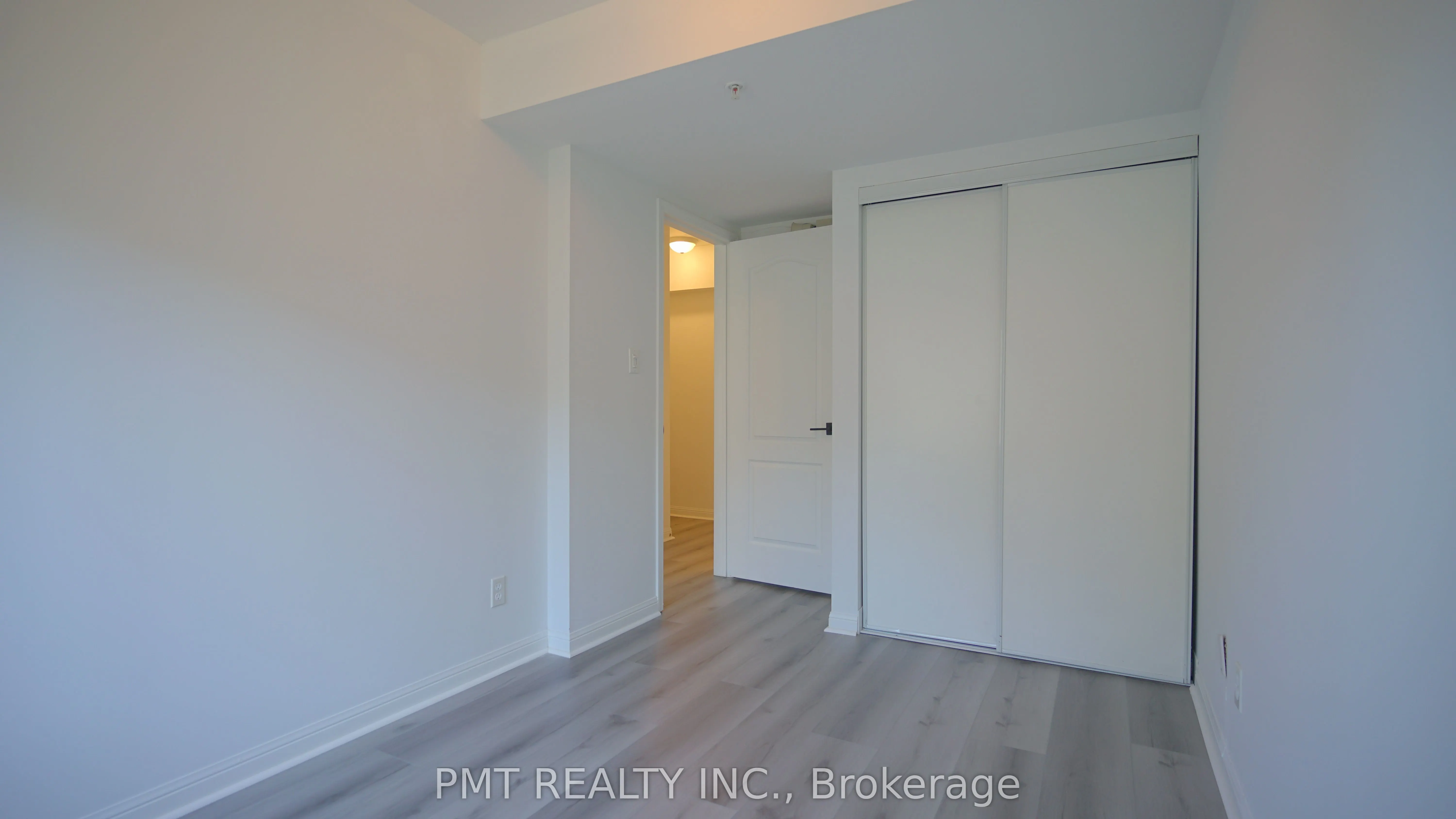 68 Carr Street S, #29