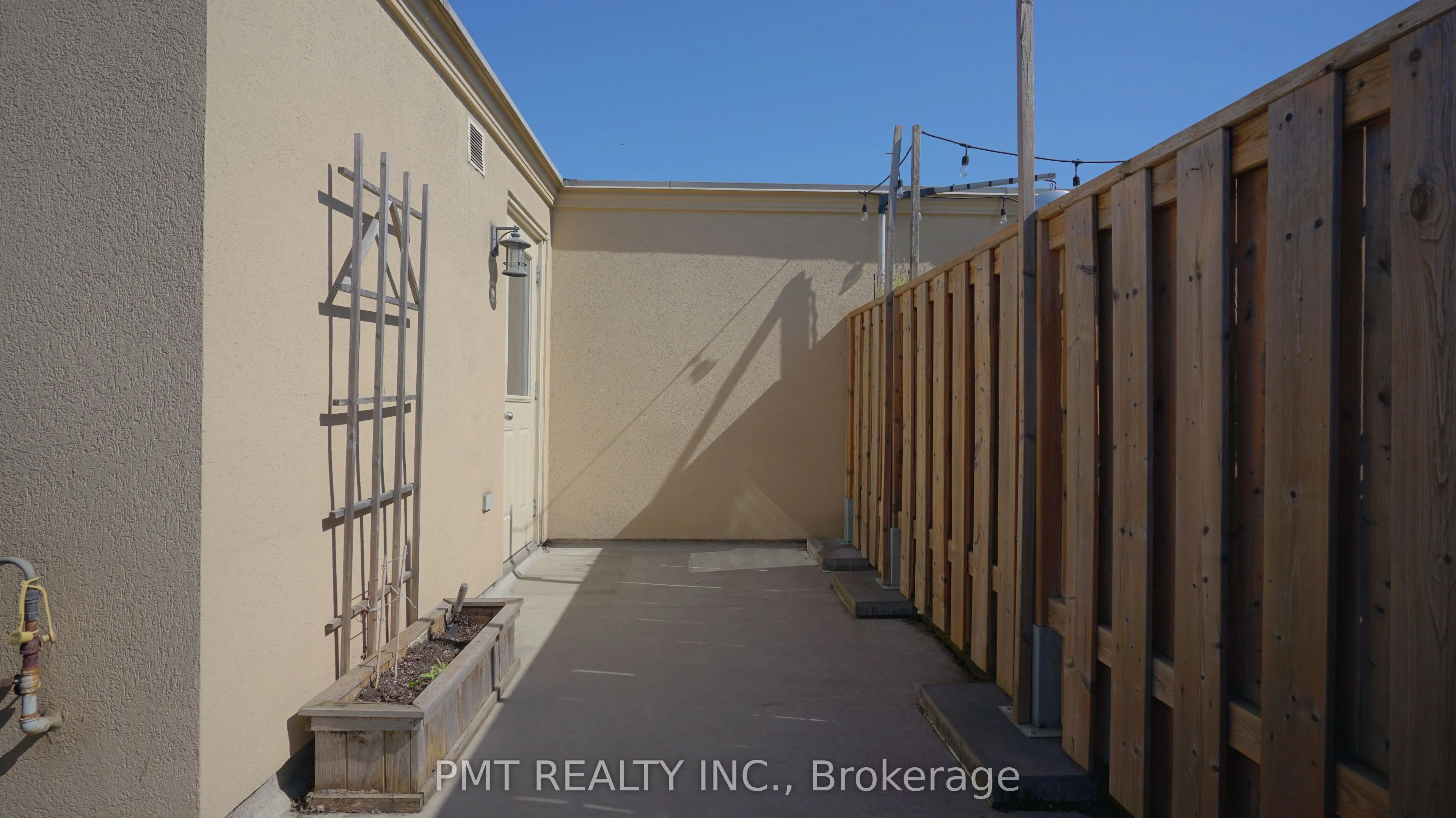 68 Carr Street S, #29