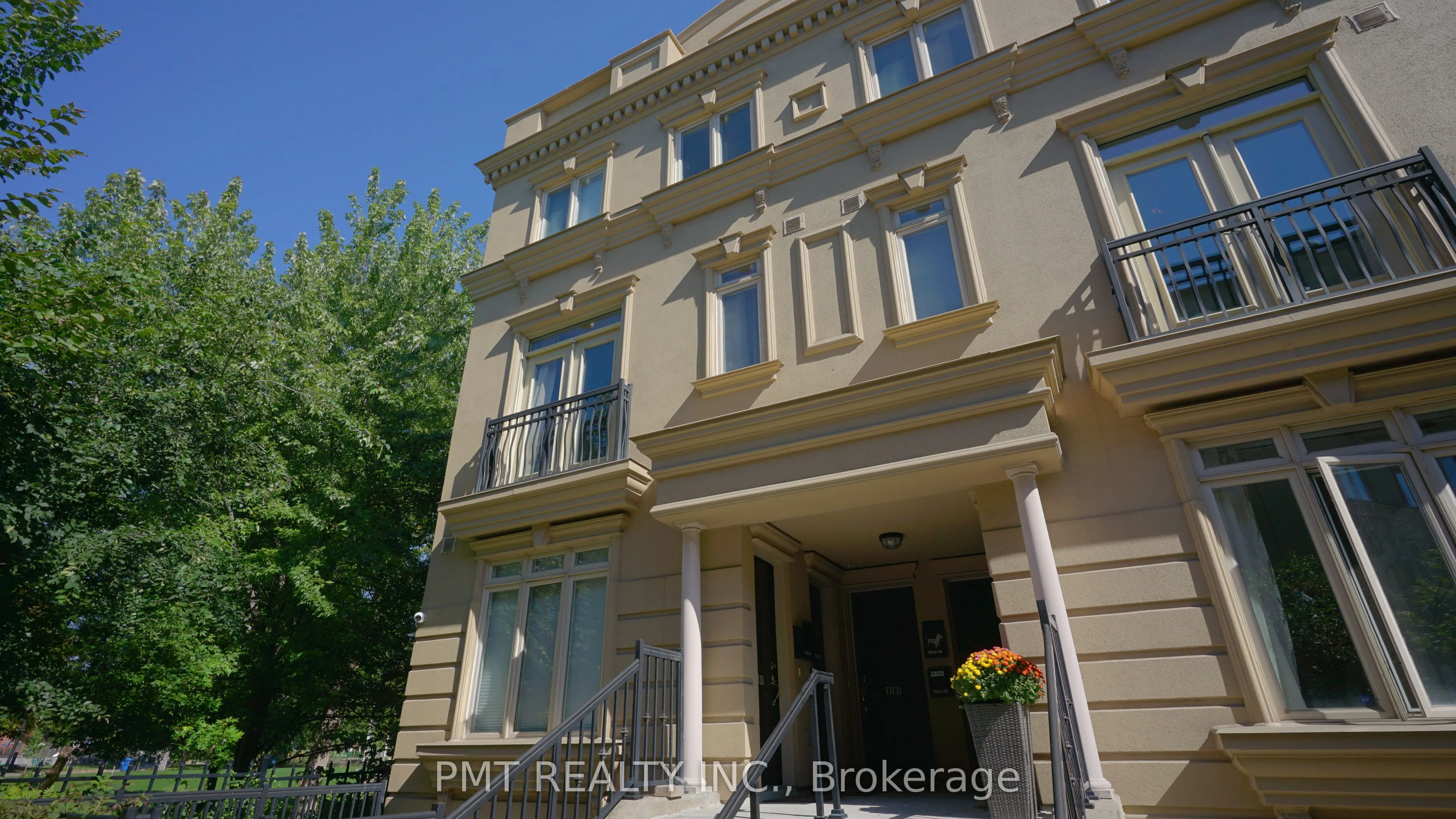 68 Carr Street S, #29