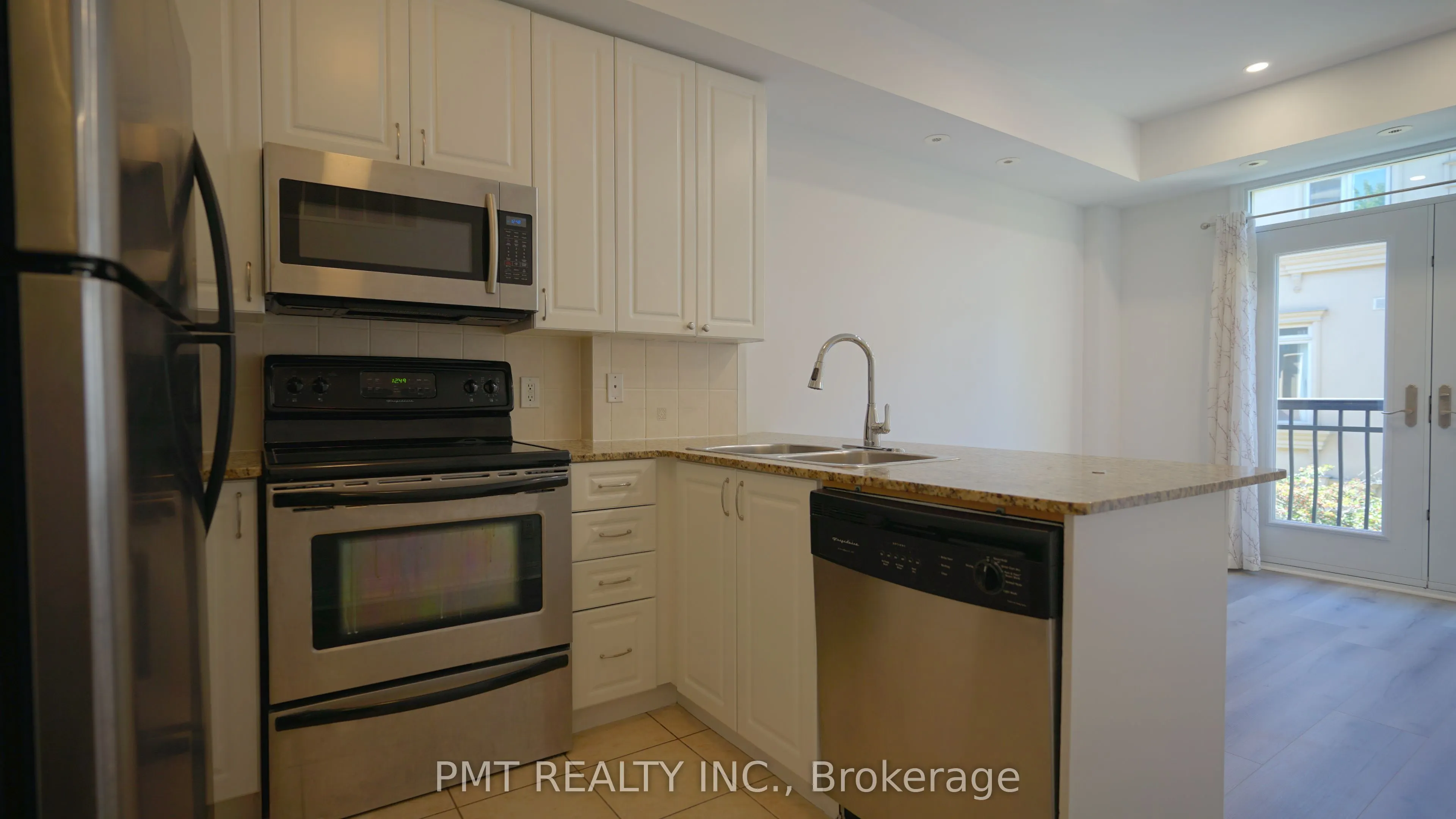 68 Carr Street S, #29