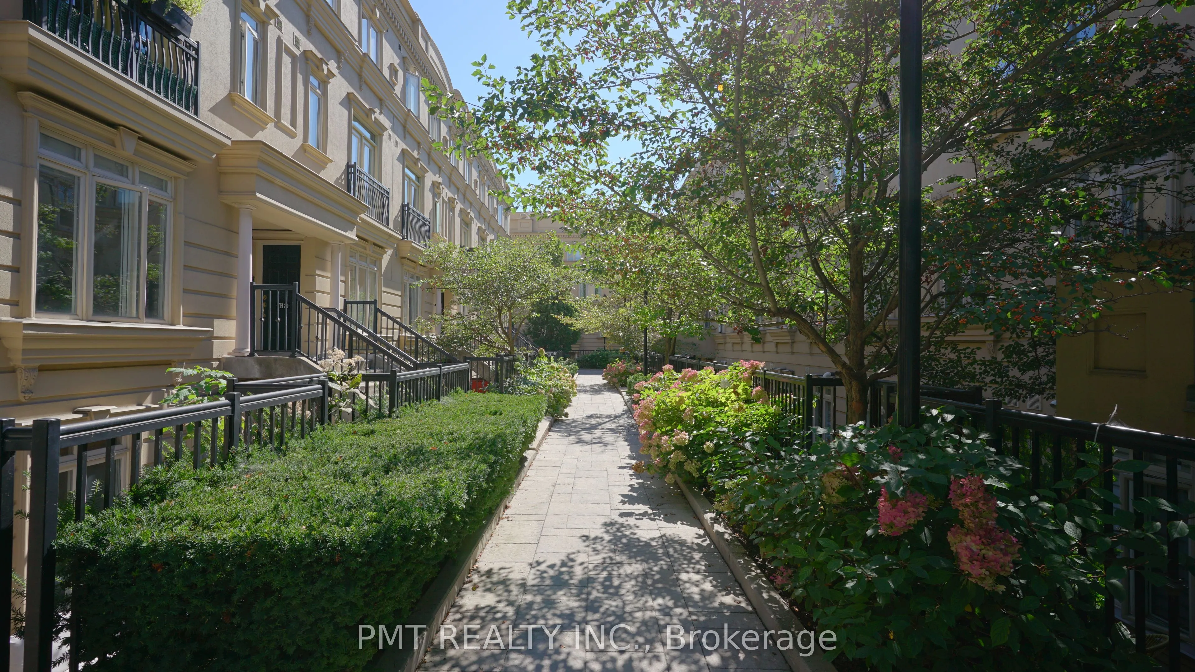68 Carr Street S, #29