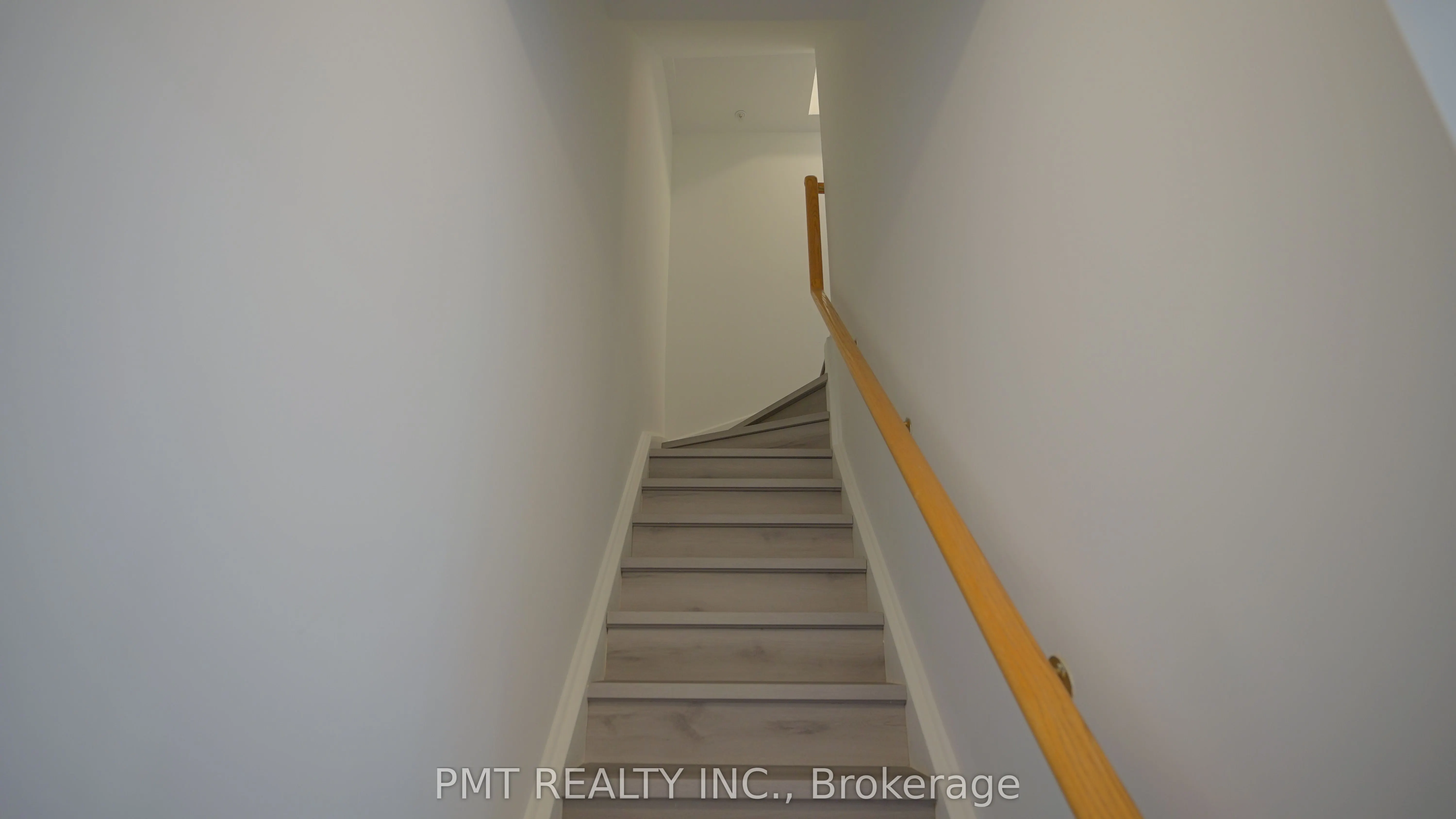 68 Carr Street S, #29