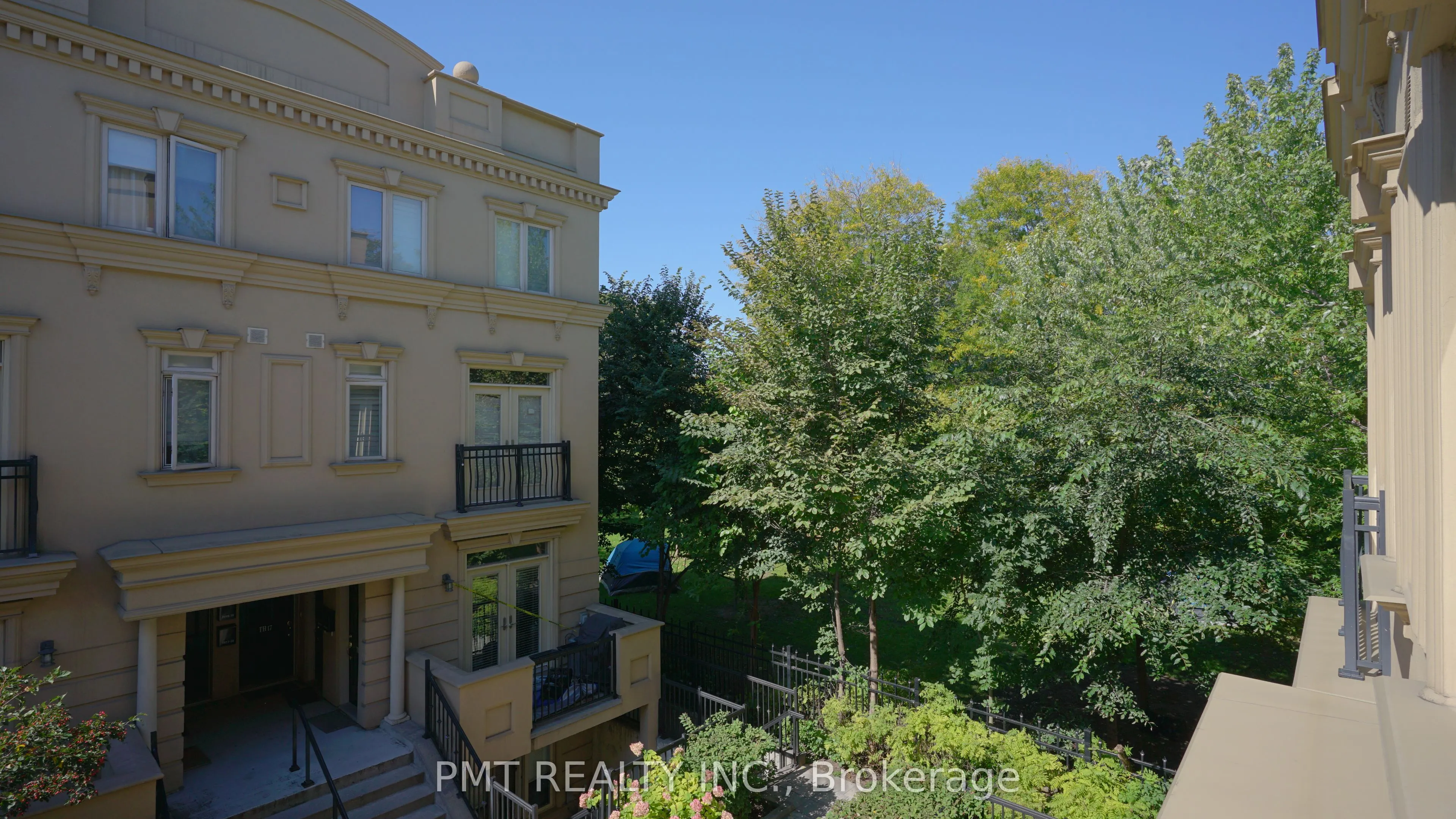 68 Carr Street S, #29