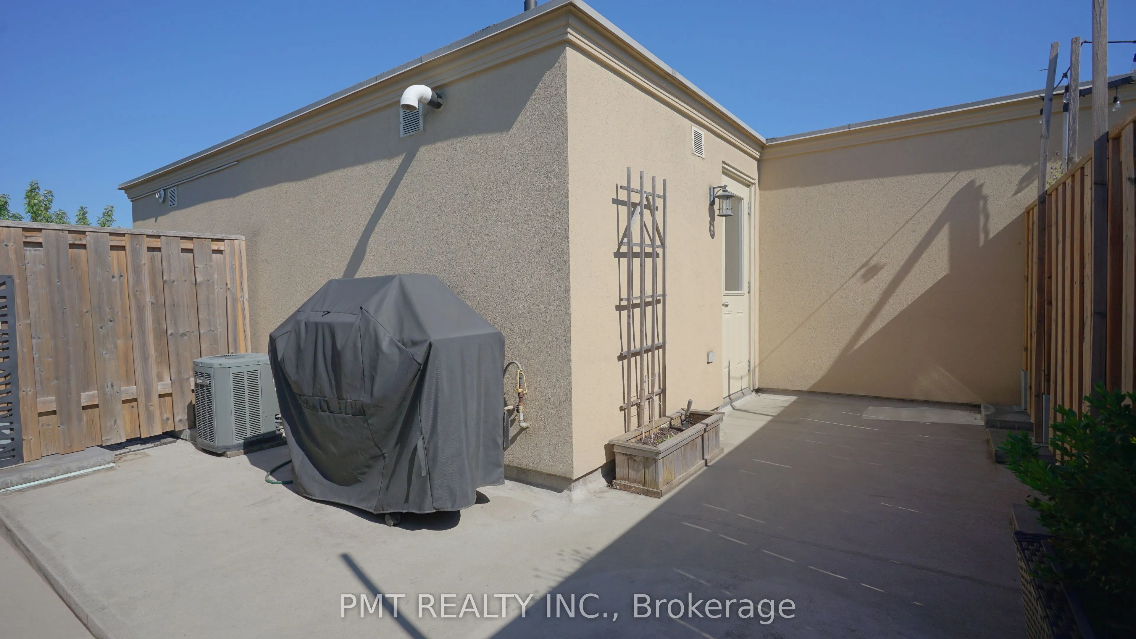 68 Carr Street S, #29