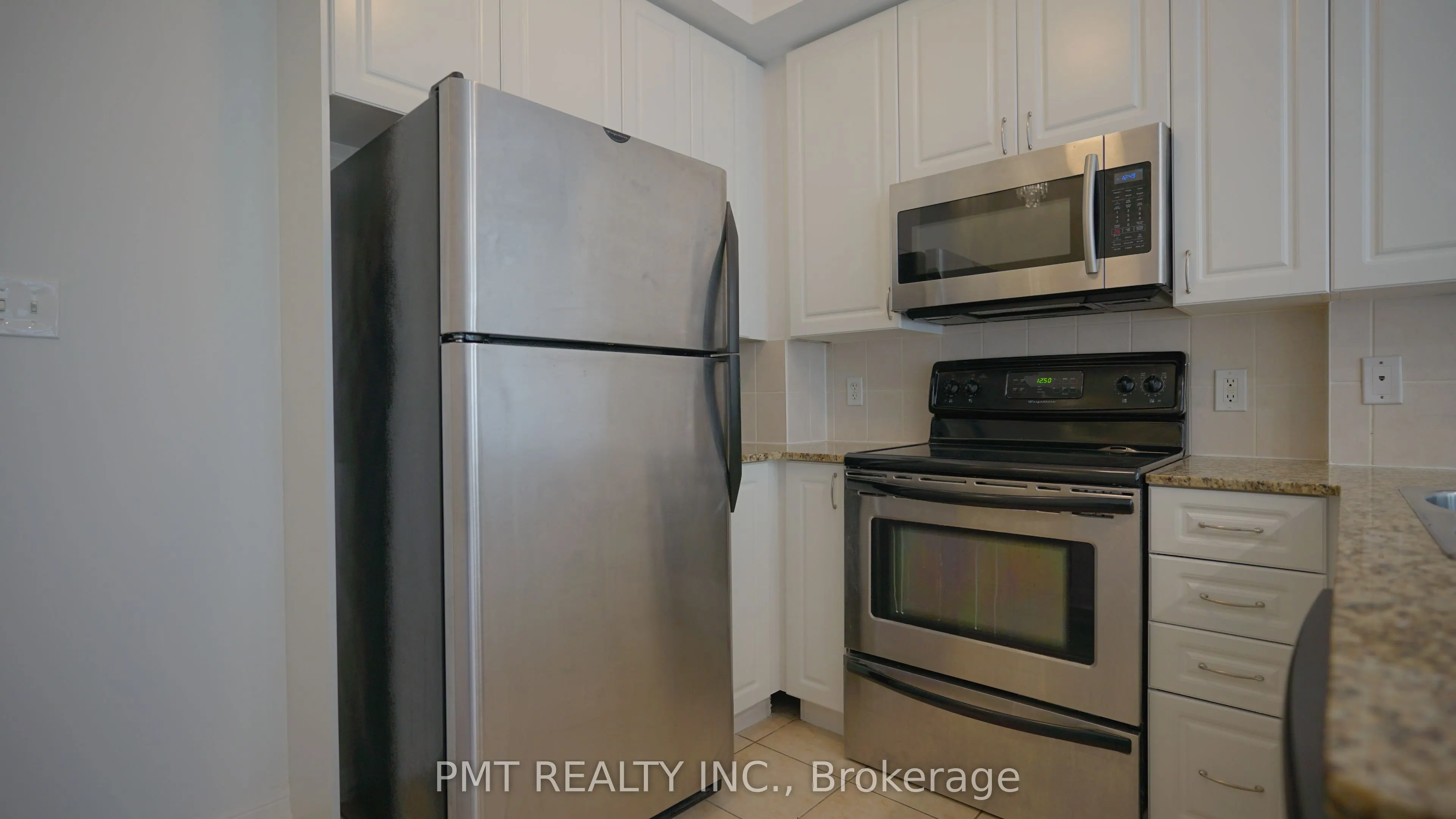 68 Carr Street S, #29